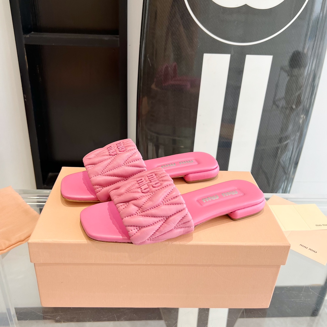 Miu Miu 300 23ss春夏真皮底拖鞋 真的太少女啦 小羊皮 软 舒适度超高 开发 所有细节都和 一致