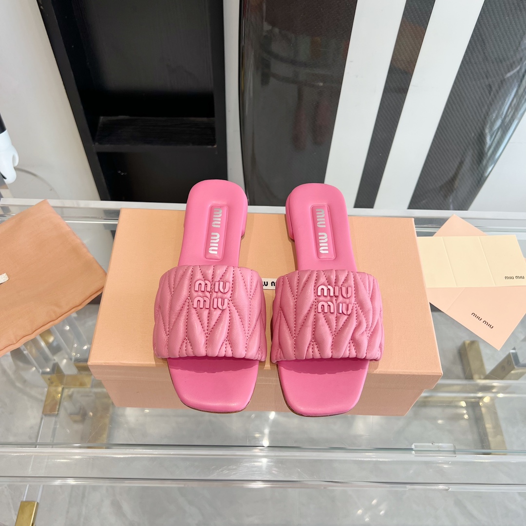 Miu Miu 300 23ss春夏真皮底拖鞋 真的太少女啦 小羊皮 软 舒适度超高 开发 所有细节都和 一致