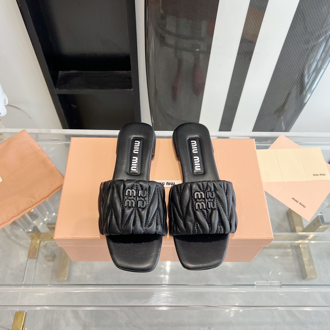 Miu Miu 300 23ss春夏真皮底拖鞋 真的太少女啦 小羊皮 软 舒适度超高 开发 所有细节都和 一致