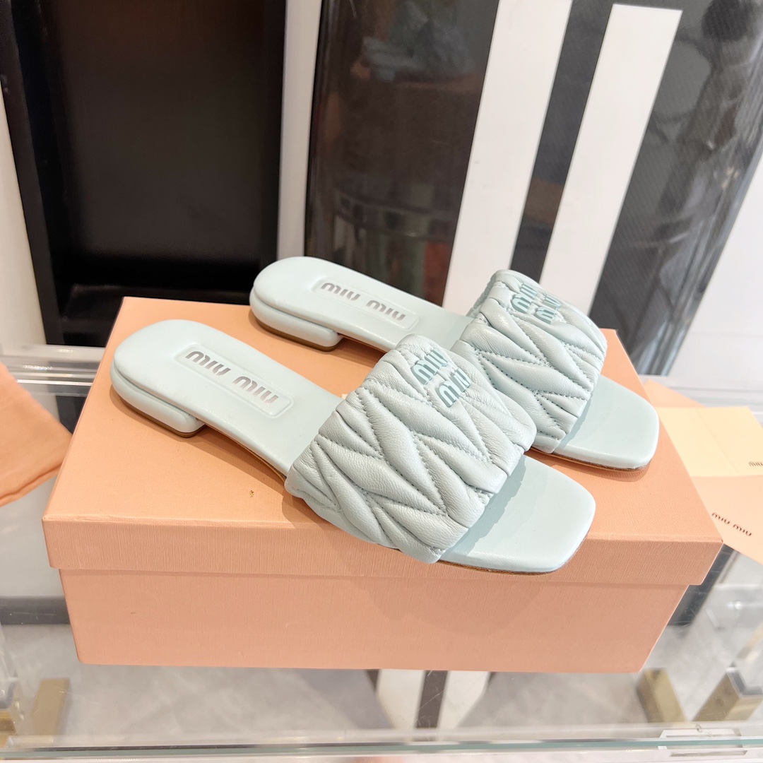 Miu Miu 300 23ss春夏真皮底拖鞋 真的太少女啦 小羊皮 软 舒适度超高 开发 所有细节都和 一致