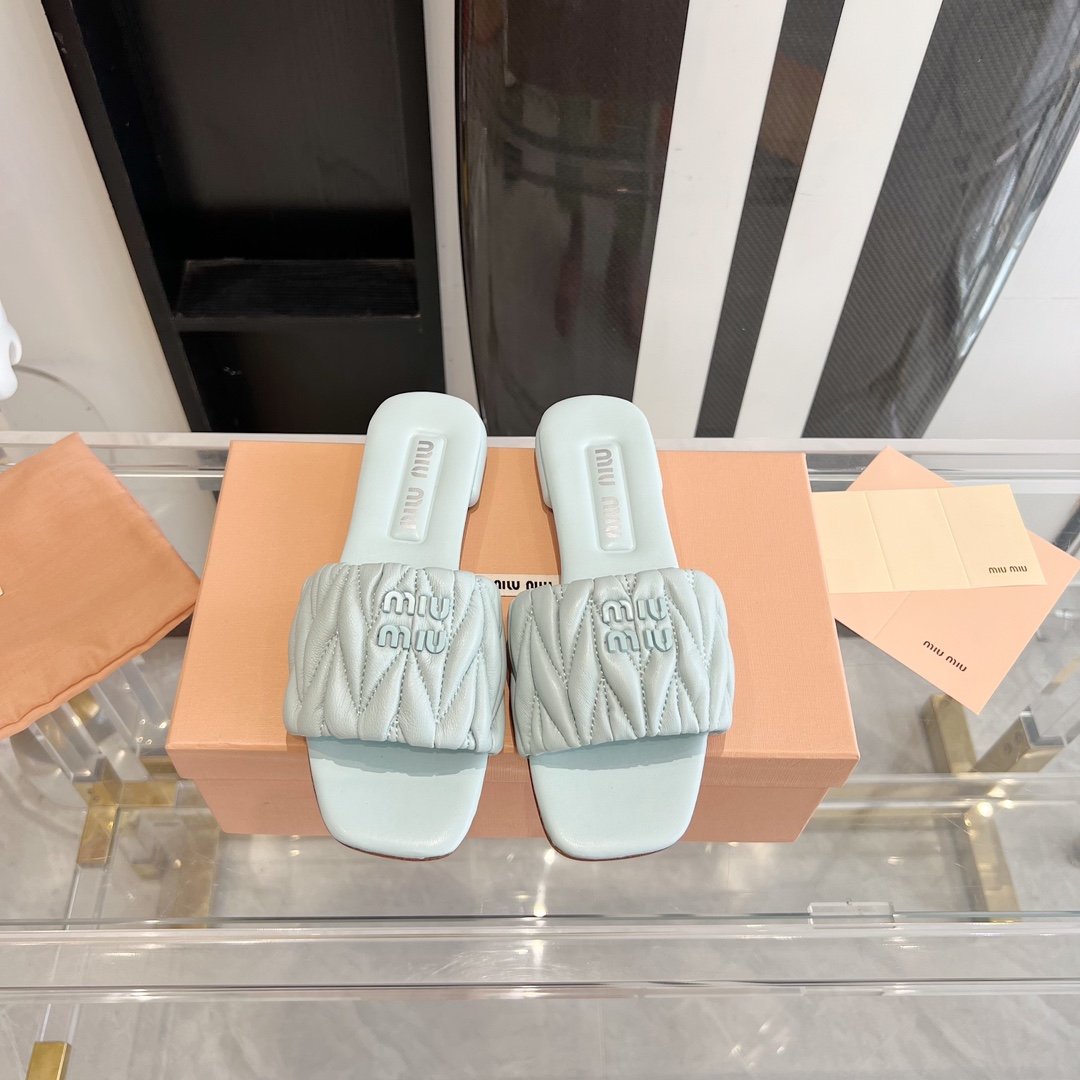 Miu Miu 300 23ss春夏真皮底拖鞋 真的太少女啦 小羊皮 软 舒适度超高 开发 所有细节都和 一致