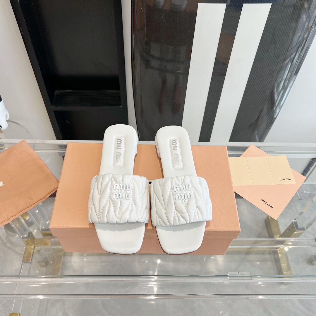 Miu Miu 300 23ss春夏真皮底拖鞋 真的太少女啦 小羊皮 软 舒适度超高 开发 所有细节都和 一致