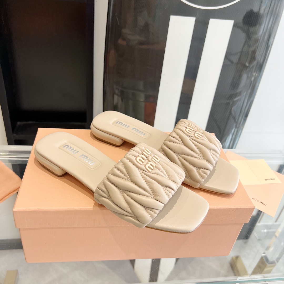 Miu Miu 300 23ss春夏真皮底拖鞋 真的太少女啦 小羊皮 软 舒适度超高 开发 所有细节都和 一致