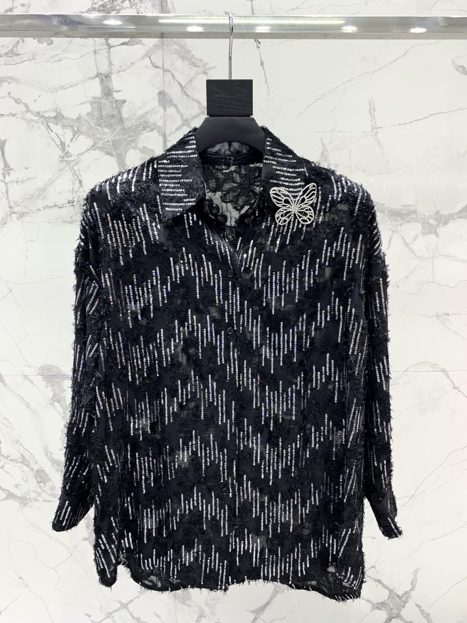 NO:852725,*Holy Family Sequin Meteor Shower, loose fit, paired with loose shorts, casual and fashionable, made of Tencel natural fabric, high-end and versatile, comes with butterfly pin, size, SML number,,shorts,19860909* 圣家亮片流星雨 宽松版型 搭配宽松版短裤 休闲 时尚 采用天丝天然面料 高级百搭 附赠蝴蝶别针 码数SML 编号,,shorts,,Women's clothing