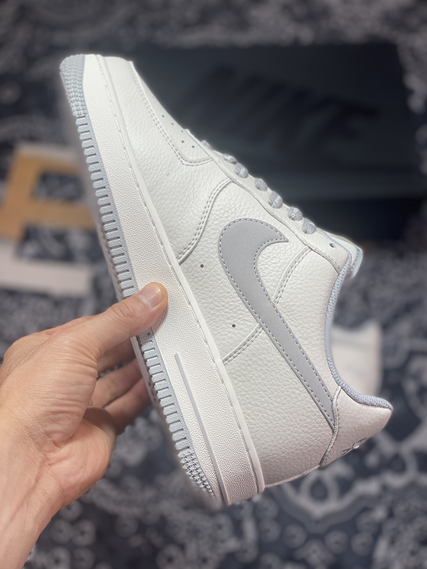 240 Supreme x Nike Air Force 1 07 Low"Supreme"空军一号经典低帮板鞋“荔枝皮米白浅灰Sup”SU0220-007