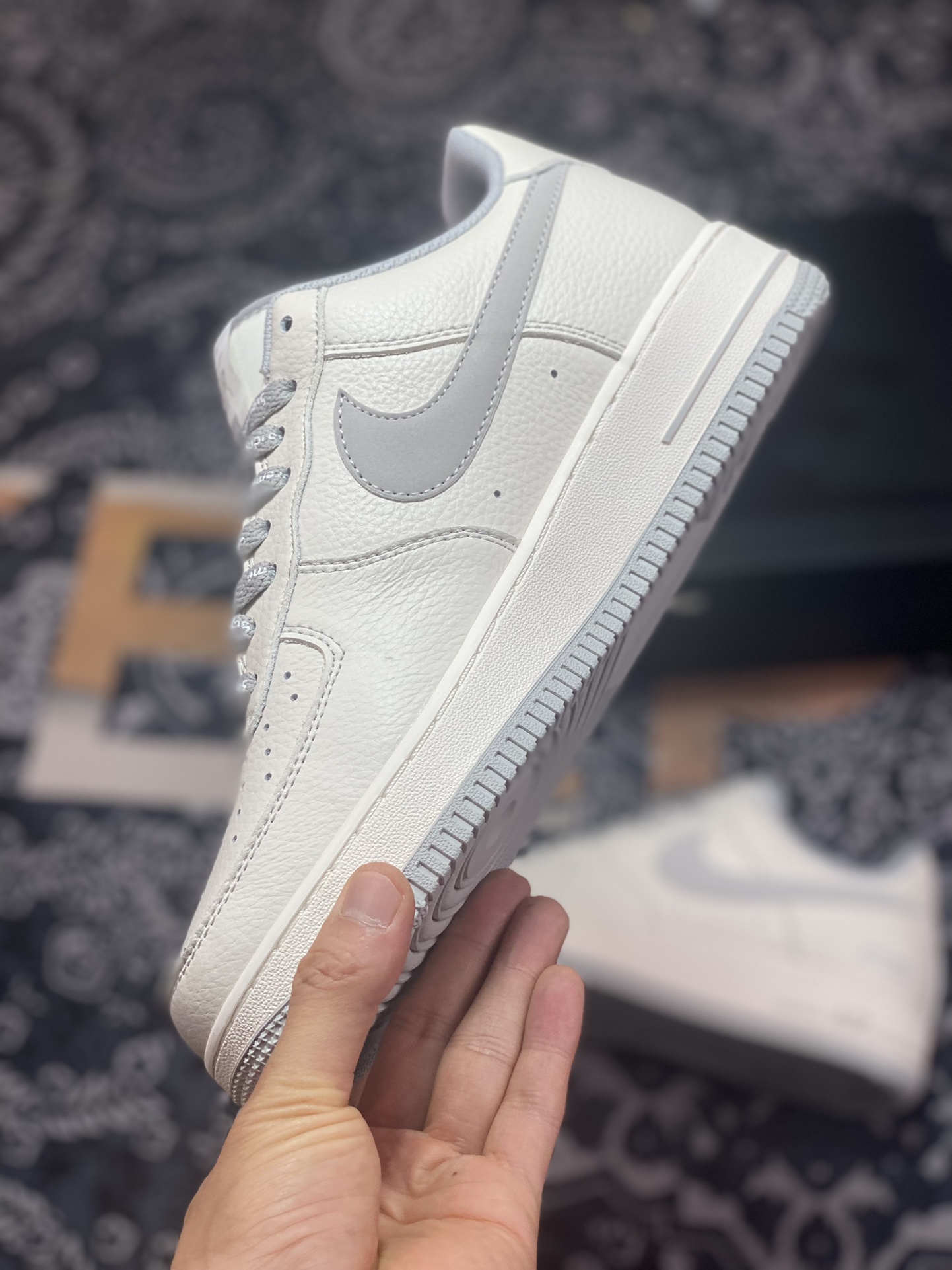 240 Supreme x Nike Air Force 1 07 Low"Supreme"空军一号经典低帮板鞋“荔枝皮米白浅灰Sup”SU0220-007