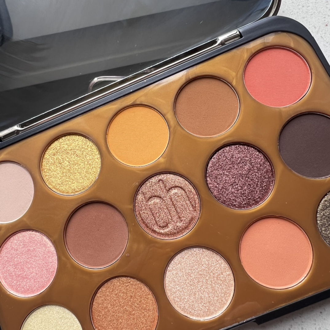 BH Cosmetics 15-Color Eyeshadow Palette – Gilded / Rose - Comprehensive 8