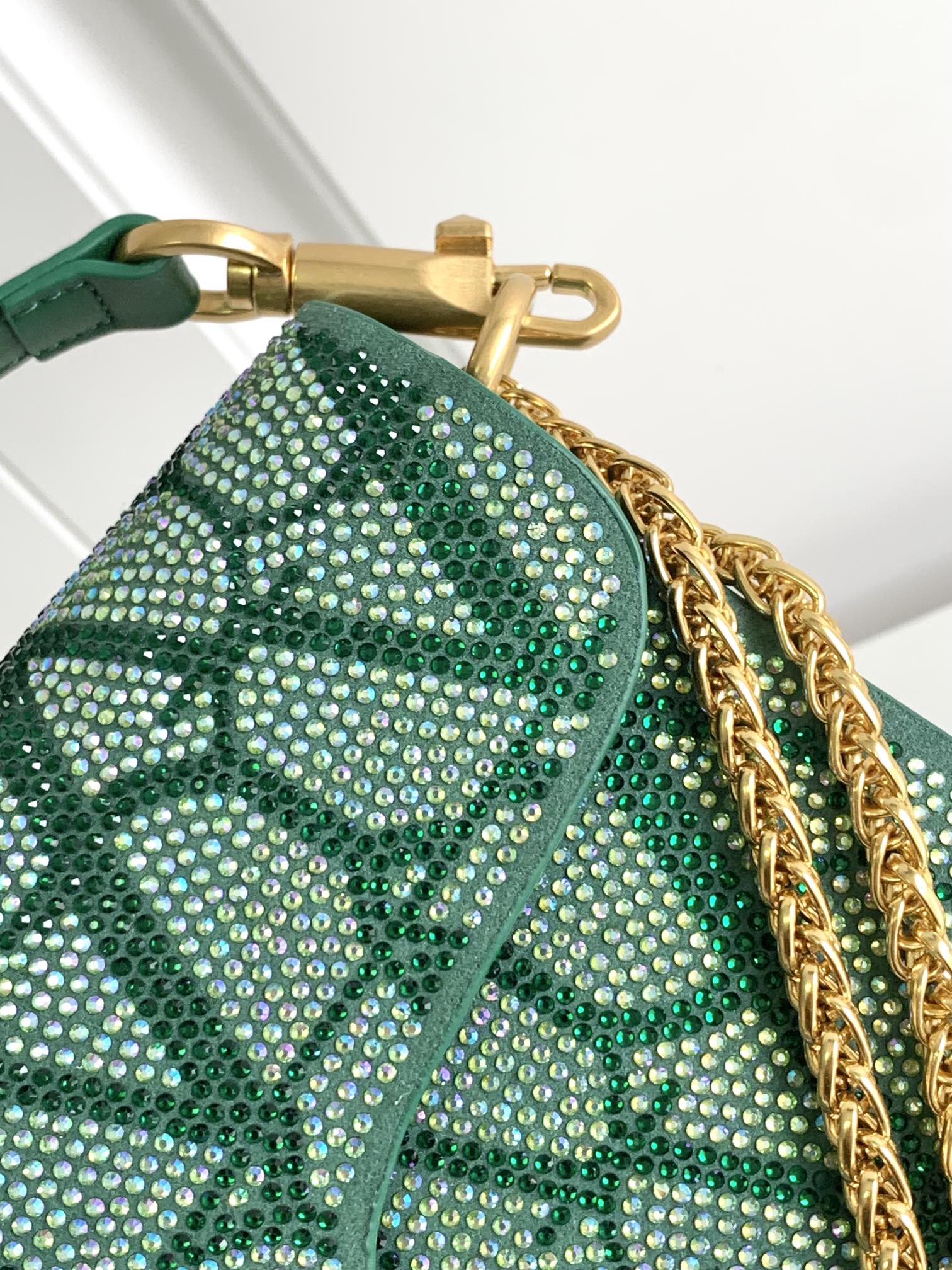 上新啦🆕🆕Valentino新款现货首发💗Valentino Garavani V标志 烫钻手袋，金属V