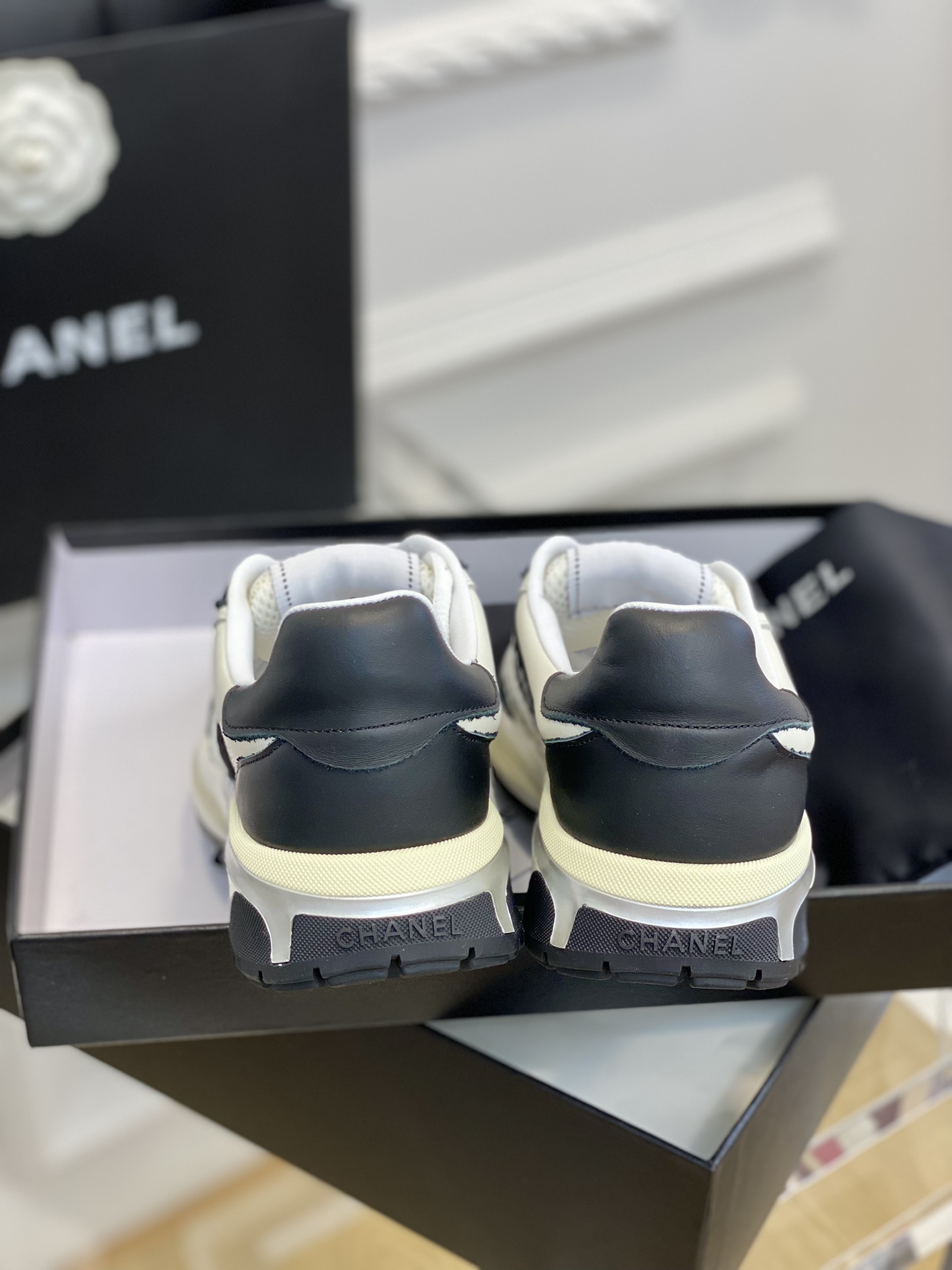 Chanel23新款重工运动鞋！重工