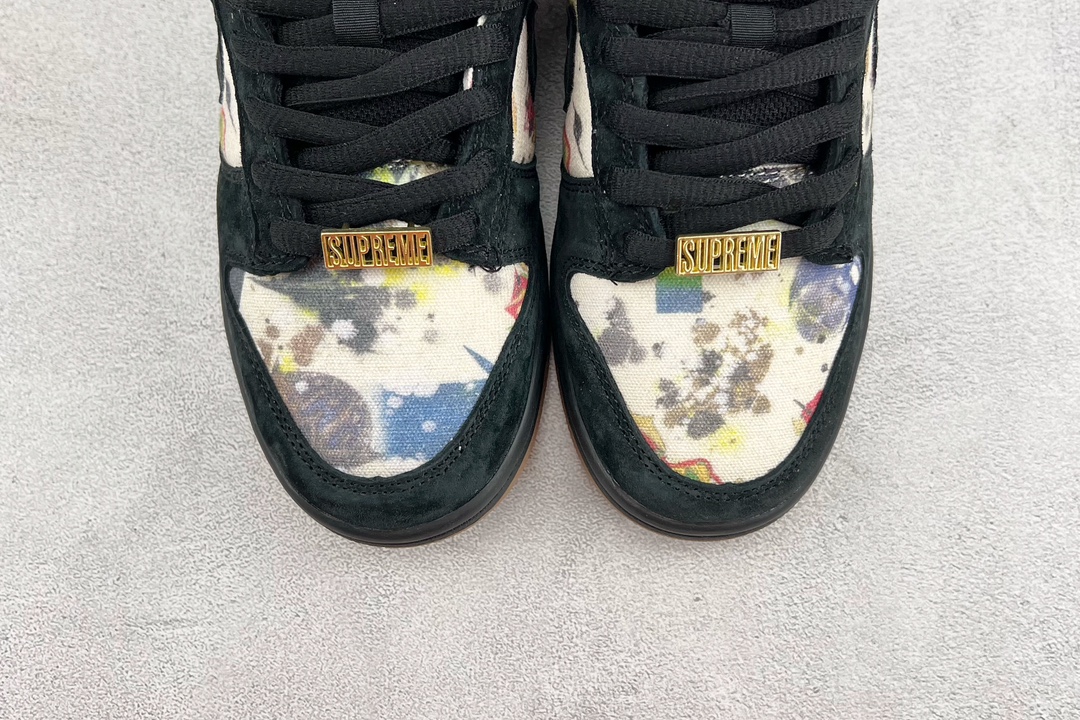 220 Supreme x Nike SB Dunk Low”Rammellzee” 联名 黑彩 FD8778-001
