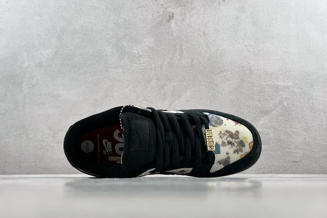 220 Supreme x Nike SB Dunk Low”Rammellzee” 联名 黑彩 FD8778-001