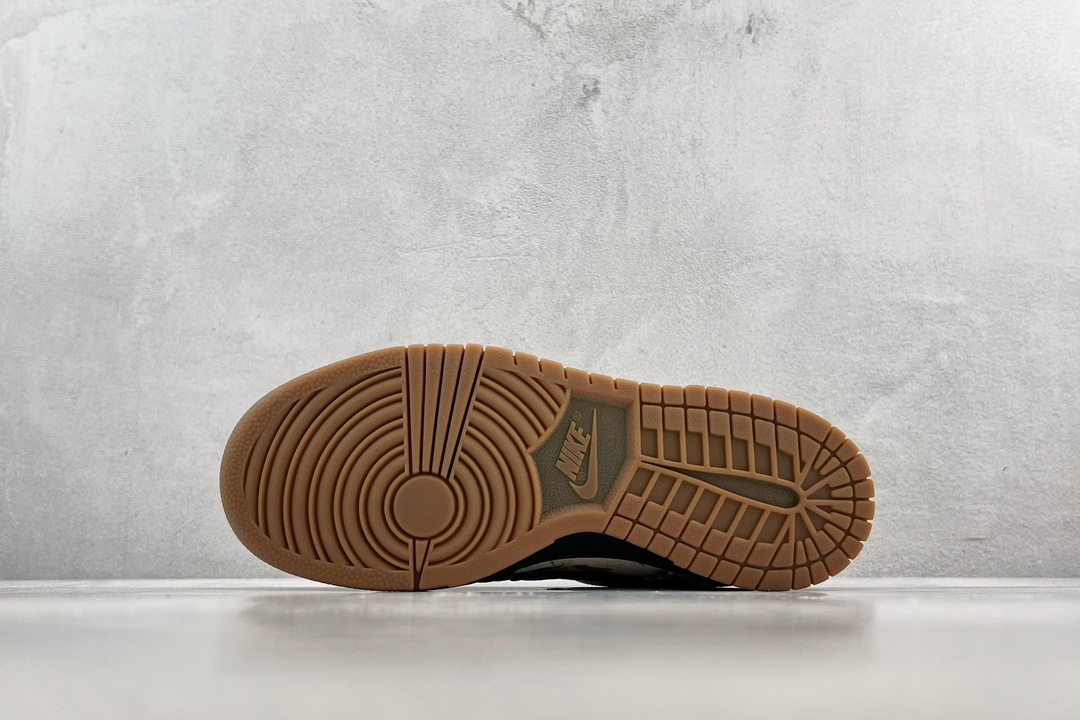 220 Supreme x Nike SB Dunk Low”Rammellzee” 联名 黑彩 FD8778-001