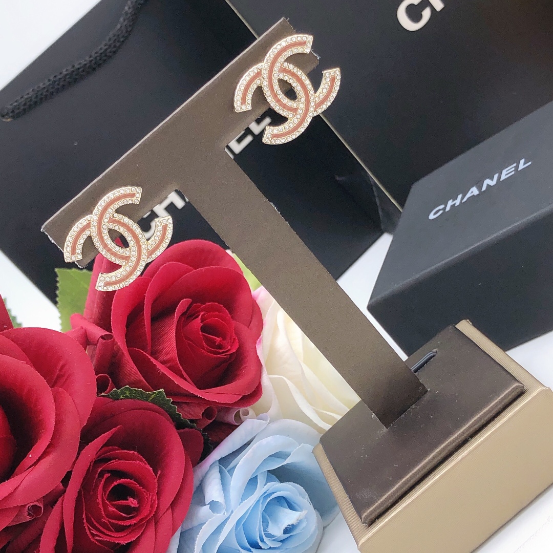 Chanel CHANEL 新品小香双c滴油粉色耳钉 高端品质 1:1开模 同黄铜材质 高级925银针防过敏处理