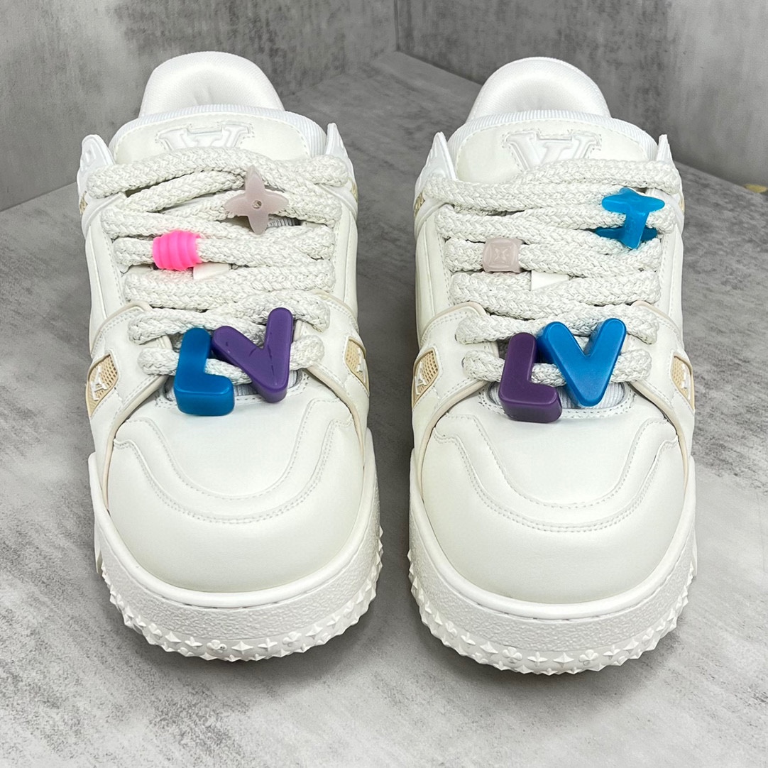 Louis Vuitton 新款上架 灭世版 (区别市场一切先行错误版本) LV Louis Vuitton 23S走秀款Trainer 胖丁面包滑板鞋 可折叠抽拉式飞机盒 独家开模暗花老花串珠 男款39-45包装退换扣15元