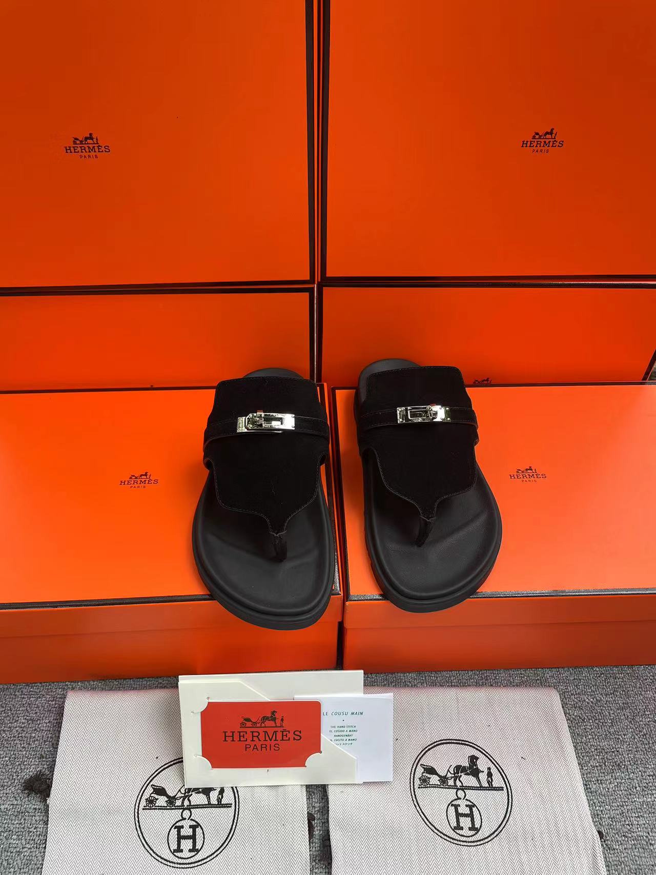 NO:237685,,HHHERMES, the same style for men and women, the couple's second uncle shoes that have been popular recently - sandals, paired with various colorful socks, it is very fashionable. Imported mixed-bred sheepskin on the upper, imported mixed-bred sheepskin on the inner lining, outsole Tpu non-slip wear-resistant outsole size for women 35-42. Men 38-46, split-toe shoes, hermes, sandals, sheepskin, socks19860909,H家 HERMES 男女同款,最近火到不行的情侣款二舅鞋- 凉鞋,搭配各种彩色袜子,潮爆了 鞋面进口混种羊皮.鹿皮 内里进口混种羊皮 大底Tpu防滑耐磨大底 码数女35-42.男38-46,分趾鞋,hermes,sandals,sheepskin,socks,Women's Shoes