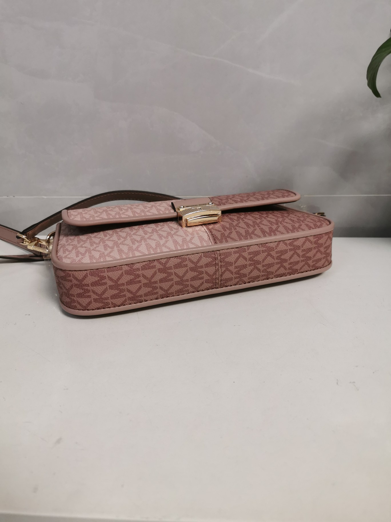 Michael Kors 小号腋下包新粉拼