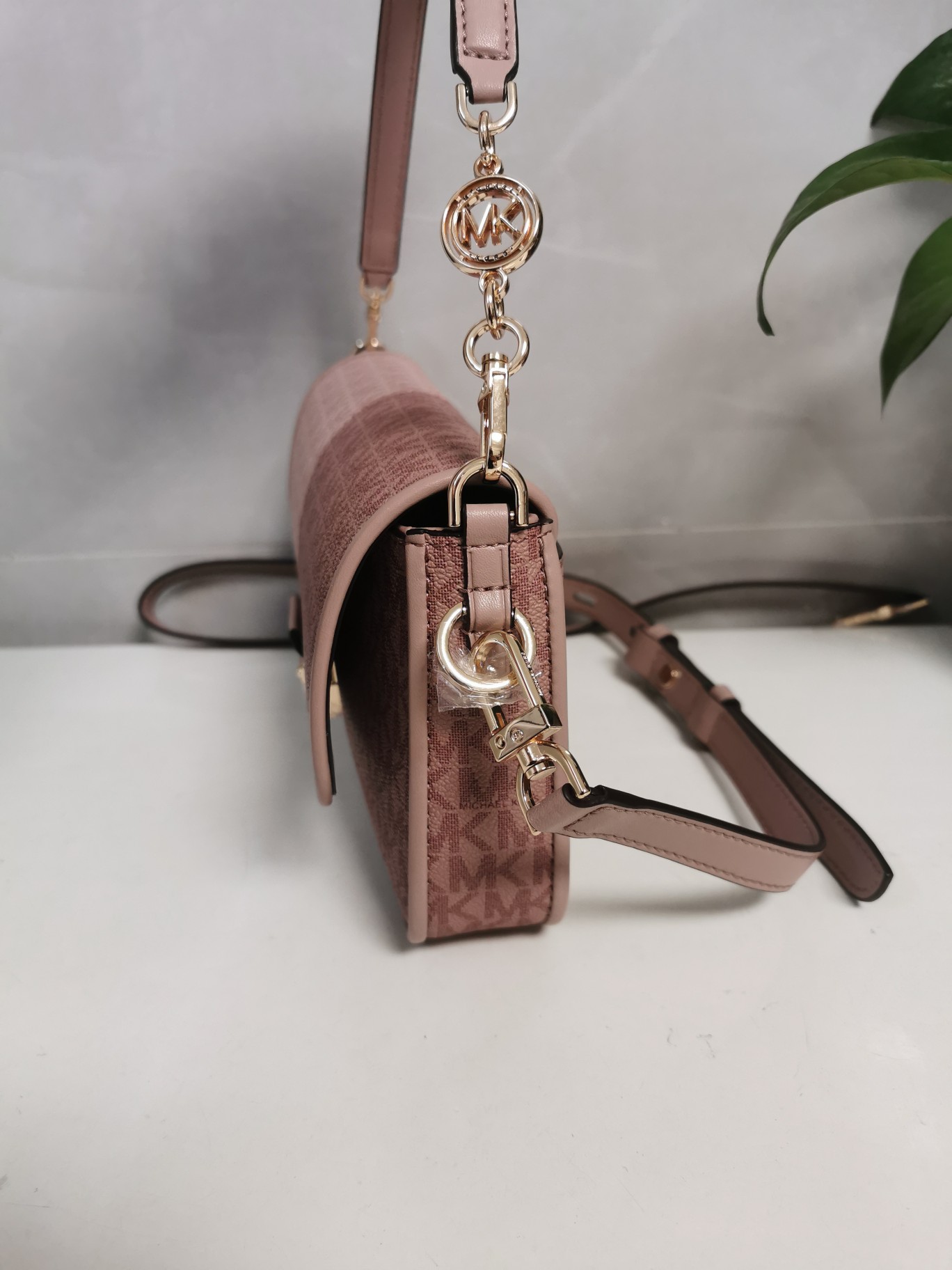 Michael Kors 小号腋下包新粉拼