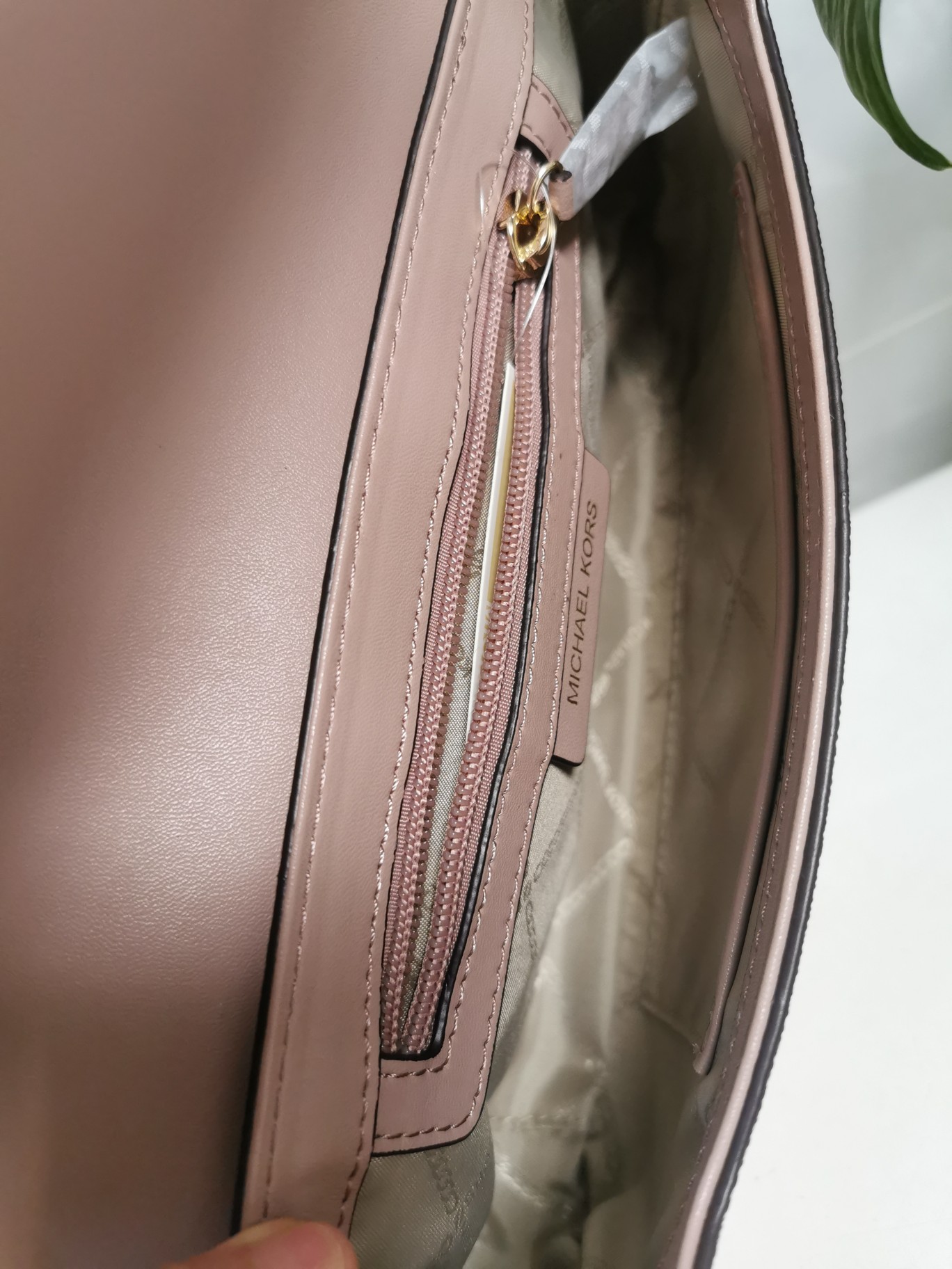 Michael Kors 小号腋下包新粉拼