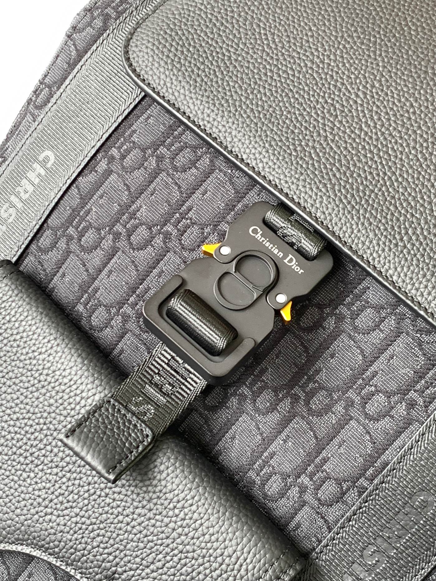 Givenchy 型号：A143#黑D提花 货 休闲 双肩背包 高端 有品味 专用高端防水布配头层牛皮