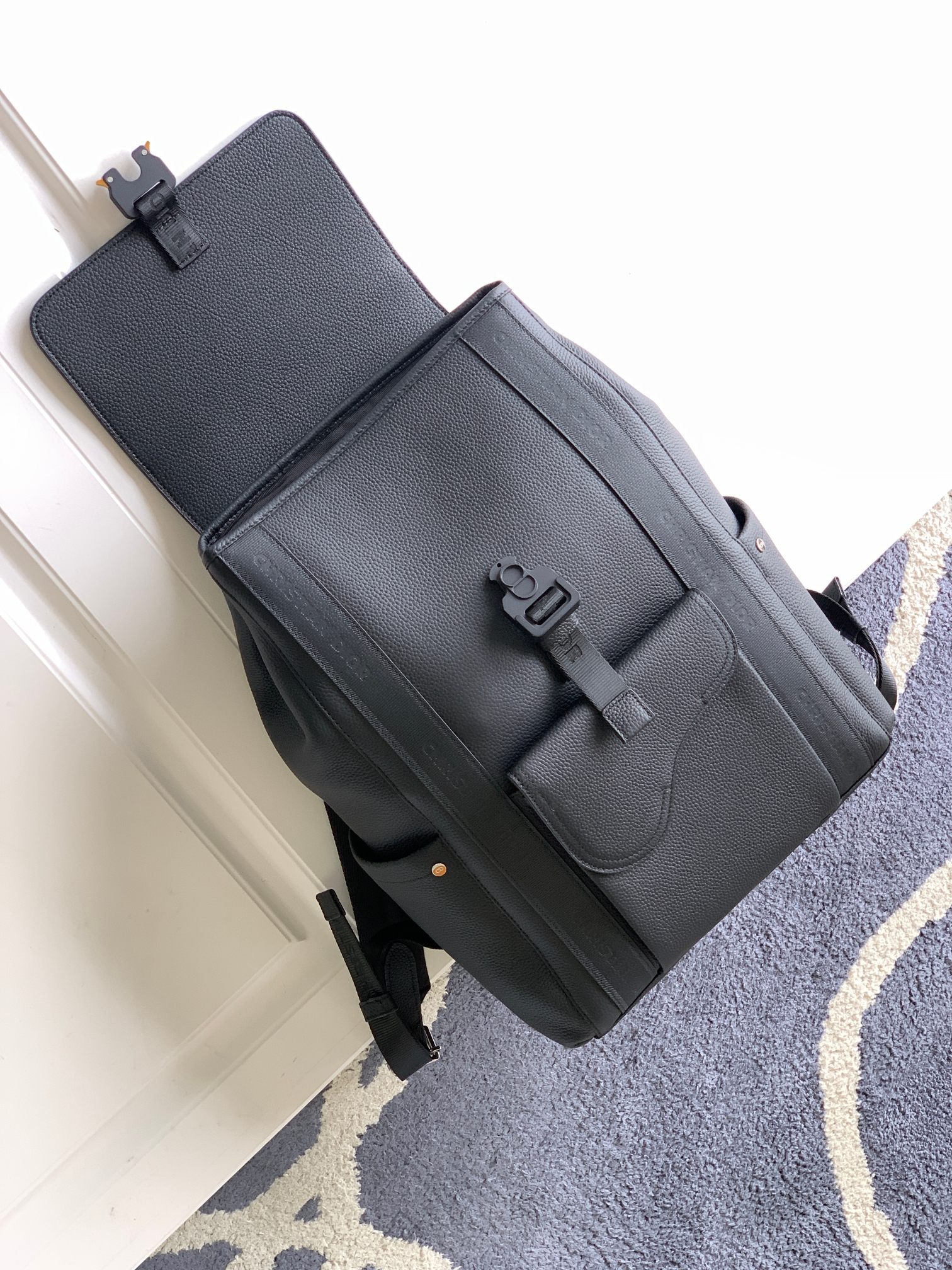 Montblanc 双肩背包 型号：A143#全头层牛皮 货 休闲 双肩背包 高端 有品味
