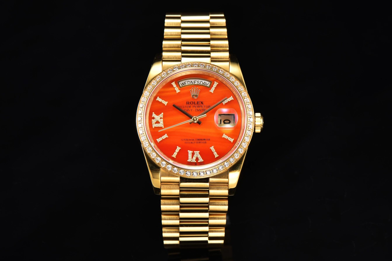 NO:145024,Cs Rolex Log Weekly Calendar Model 36 Series m128348rbr-0049 1 Paired with 2836 movement imported from Switzerland, stable and reliable quality; 2 The same thickness as the original, the watch diameter is 36mm; [correcting the shortcomings of other versions in the market, the size and thickness of other versions in the market are incorrect, and it is fake at a glance] 3 sapphire mirror, calendar font-to-version original version; 4 chalcedony, 18K golden hour mark, set with 32 diamonds, 18K gold Roman numerals, set with 24 diamonds, integrated molded mid-layer case, screw-in bottom cover and winding crown; 5 top-level workmanship, each strap perfectly matches the lugs, giving the highest comfort of the wrist; every extreme detail is the sincerity of the EW factory ingenious development!  !  ,rolex,gold19860909Cs红玉髓劳力士日志星期日历型36系列m128348rbr-0049 1搭配瑞士进口2836机芯,品质稳定可靠； 2与原装一致厚度10.9mm表径36mm；【修正市场其它版本不足,市场其它版本尺寸厚度不对,一眼假】 3蓝宝石表镜,日历字体对版原版； 4 红玉髓,18K黄金钟点标志,镶32颗钻石,18K黄金罗马数字,镶24颗钻石,一体成型中层表壳,旋入式底盖及上链表冠； 5顶级做工,每条表带与表耳完美契合,给予手腕最高的舒适度； 每个极致的细节都是EW工厂匠心开发的诚意！！,,rolex,gold,Watch