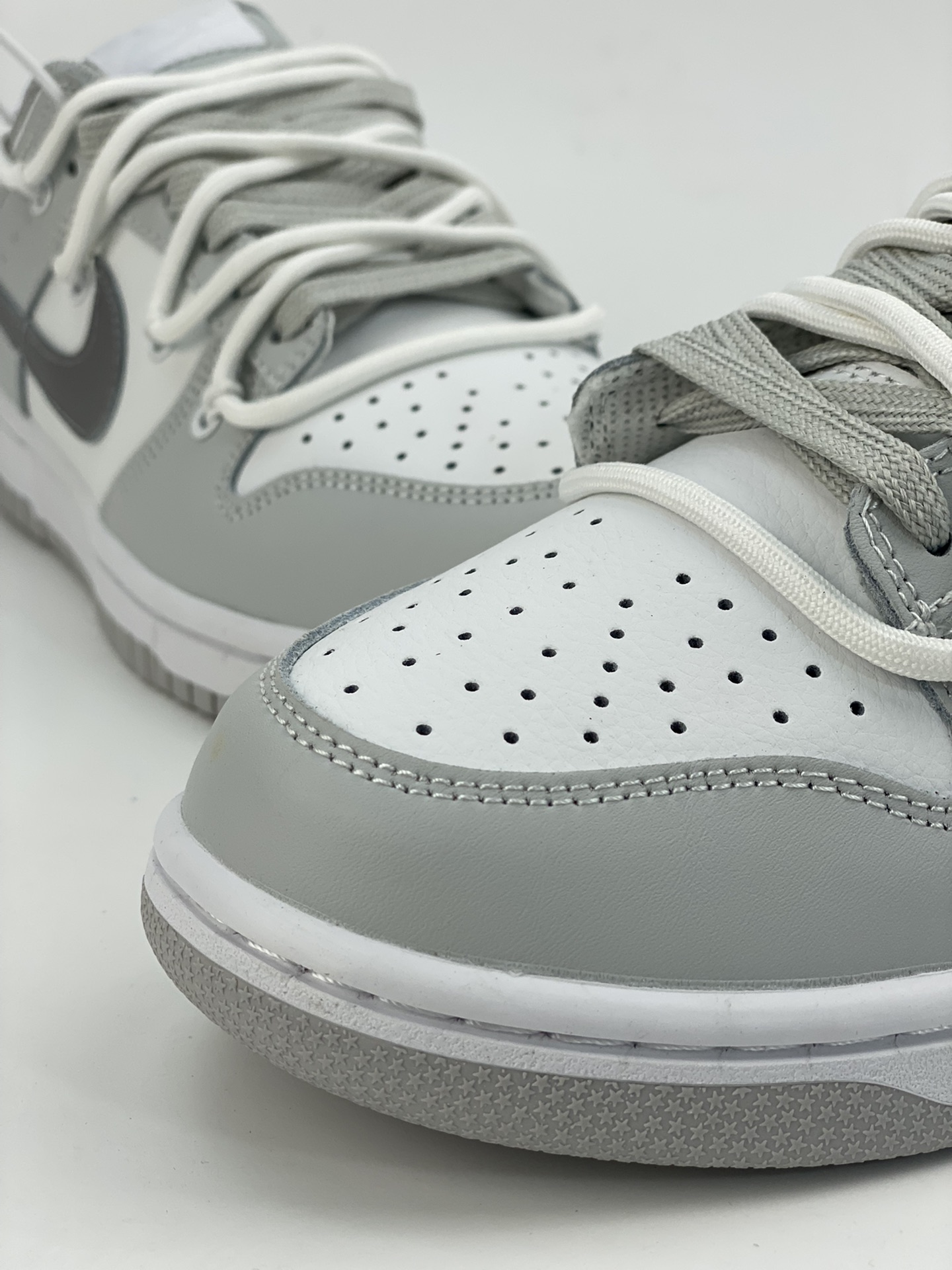 200 NIKE SB Dunk Low 灰白绑带 DJ6188-003