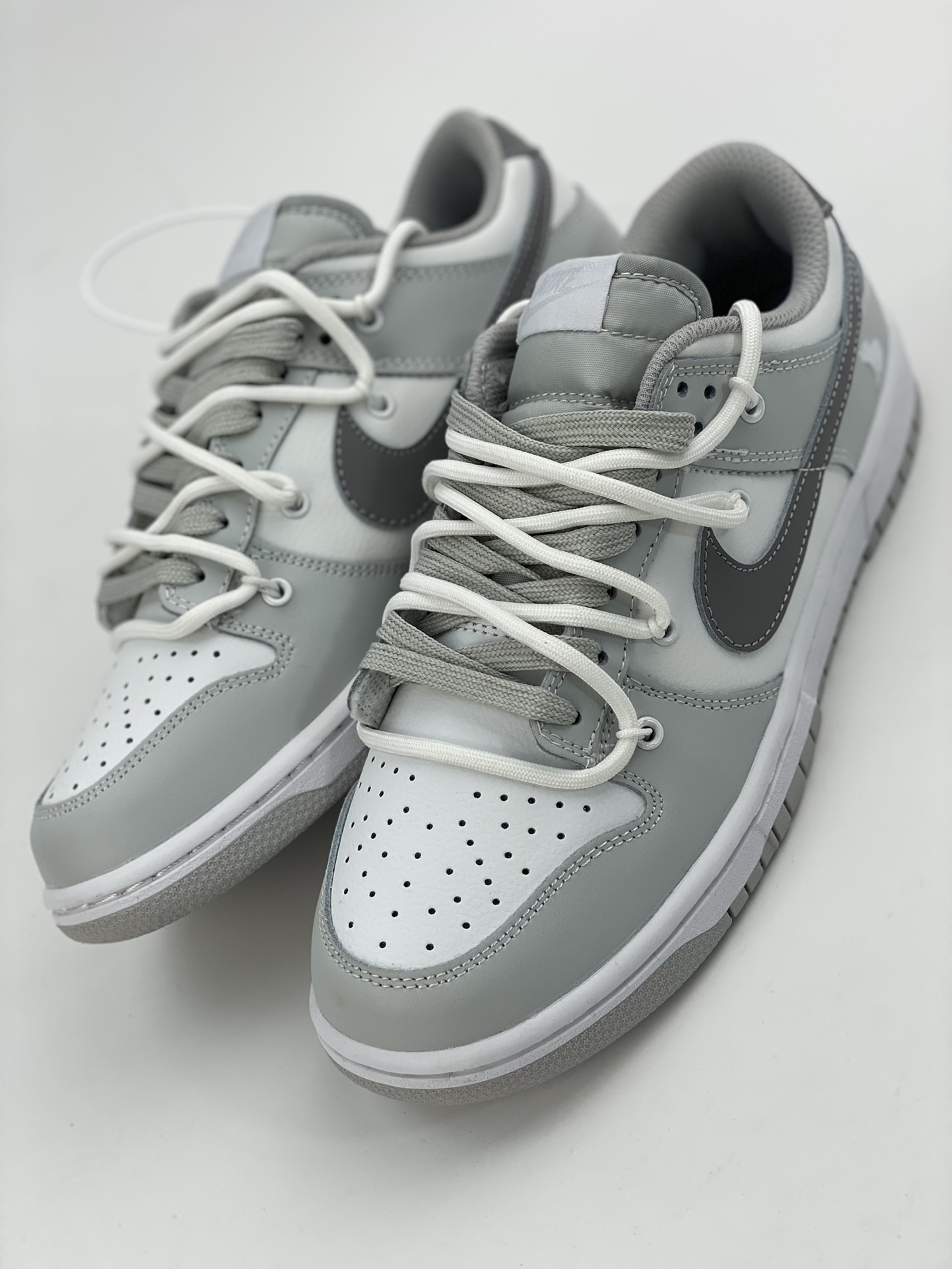 200 NIKE SB Dunk Low 灰白绑带 DJ6188-003