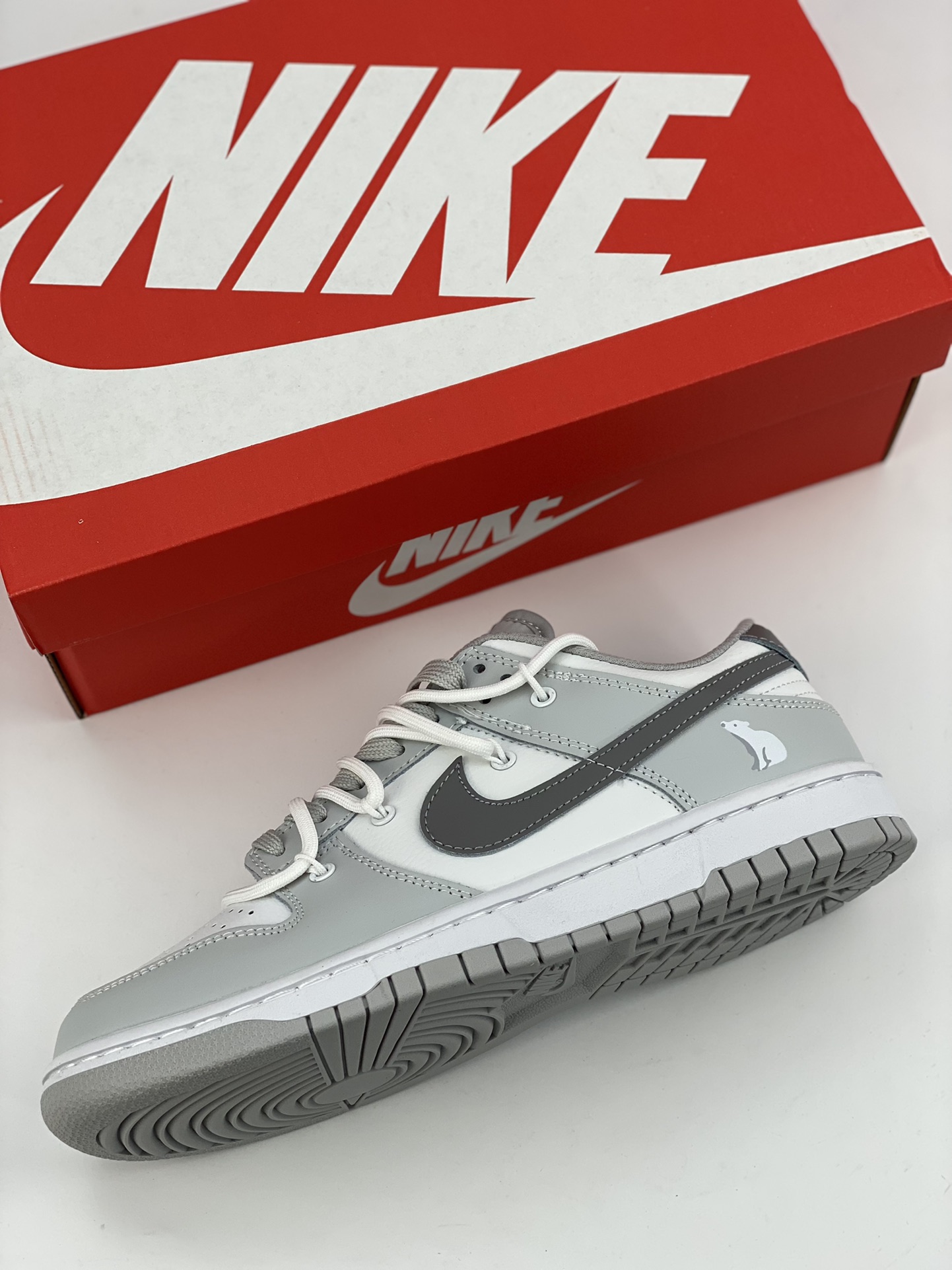 200 NIKE SB Dunk Low 灰白绑带 DJ6188-003
