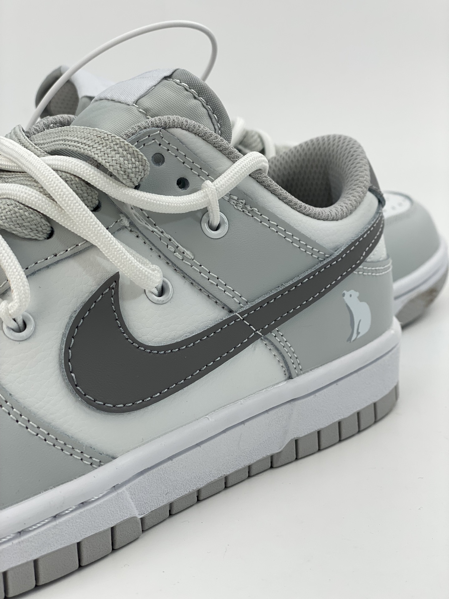 200 NIKE SB Dunk Low 灰白绑带 DJ6188-003