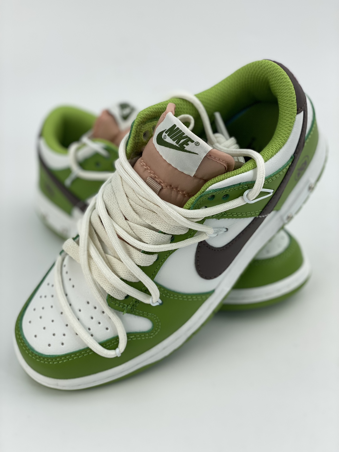 200 NIKE SB Dunk Low 三色绑带