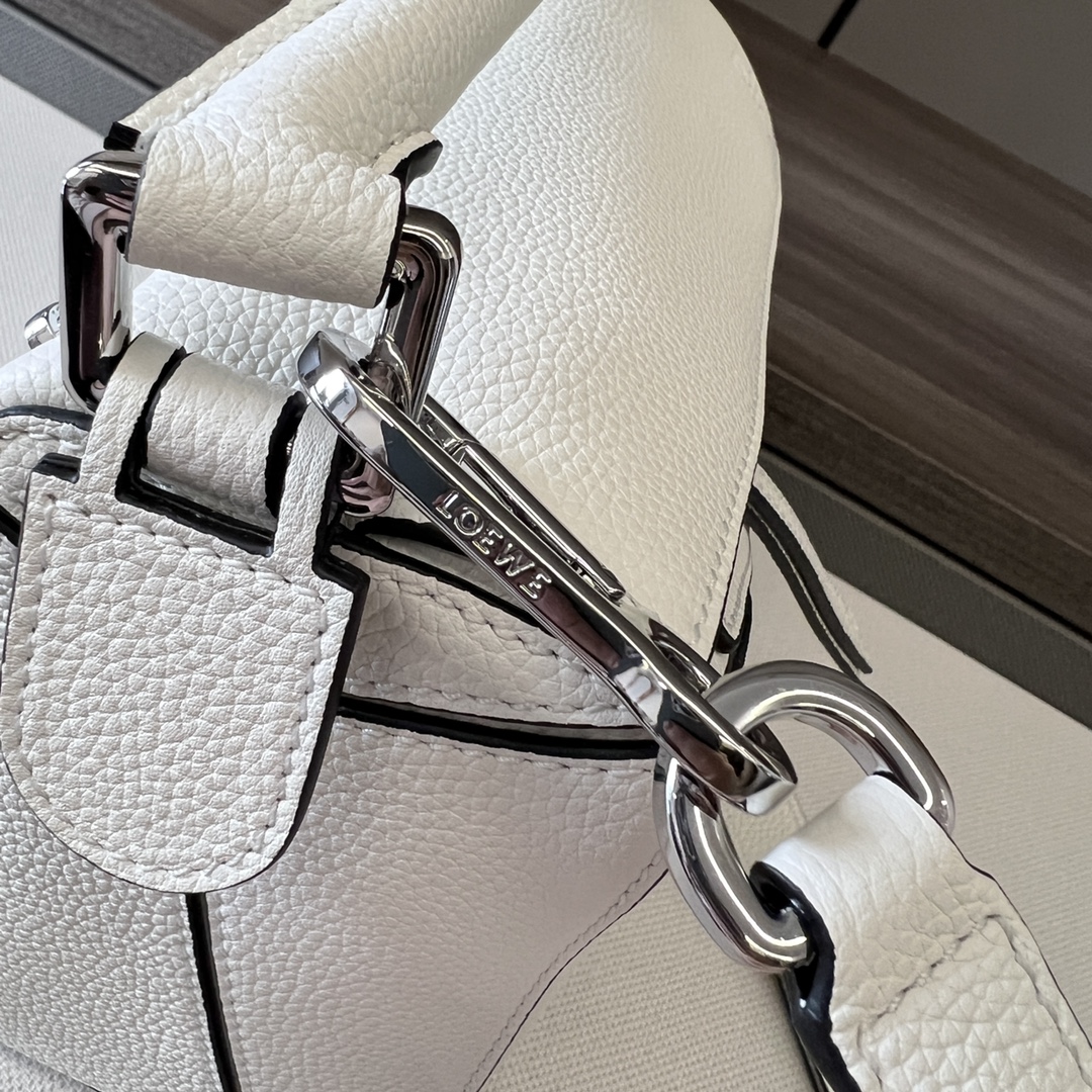 L⊚℮w℮🌟 🌟小号粒面牛皮革Puzzle 手袋🌟🆕新色LOEW推出的首次亮相手提包*长方体形状和精确的