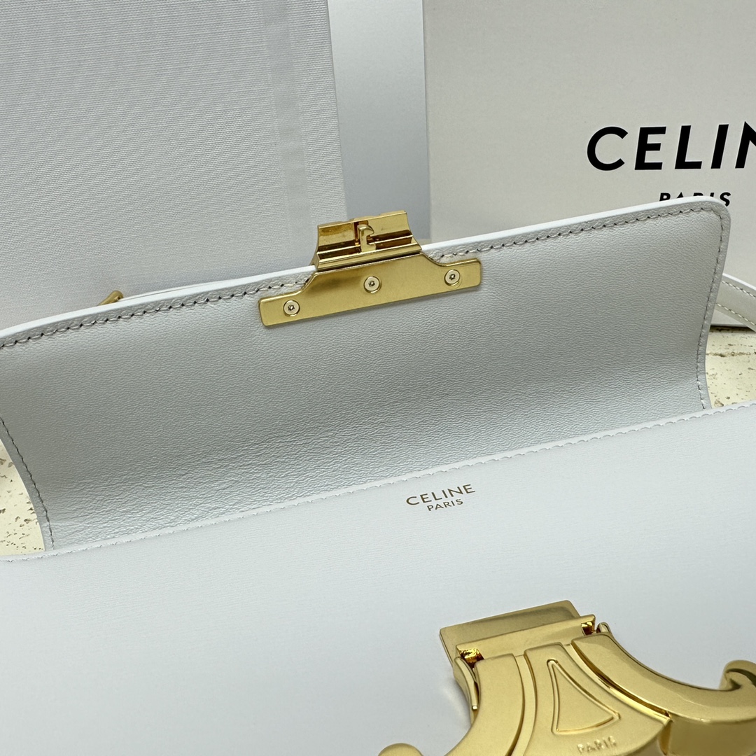 Original leather 🔥Arch de Triomphe underarm bag is elegant, gentle and elegant ~ The rectangular outline is full of retro feel 💛 Whatever you wear with this bag, it has a high-end style ~ Full steel metal texture lock buckle inner flat pocket adjustable leather shoulder Model 194143 Size 20x10x4cm photo 1