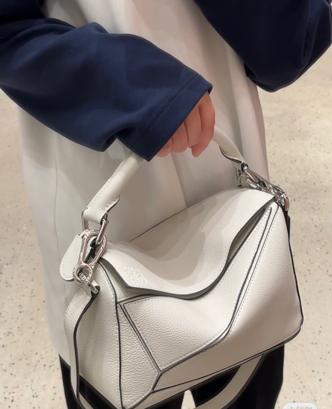 NO:192236,Real photos of blogger small grain uzzle handbag, geometric bag 24cm small19860909博主实拍 小号粒面uzzle 手袋,几何包24cm小号,Bag