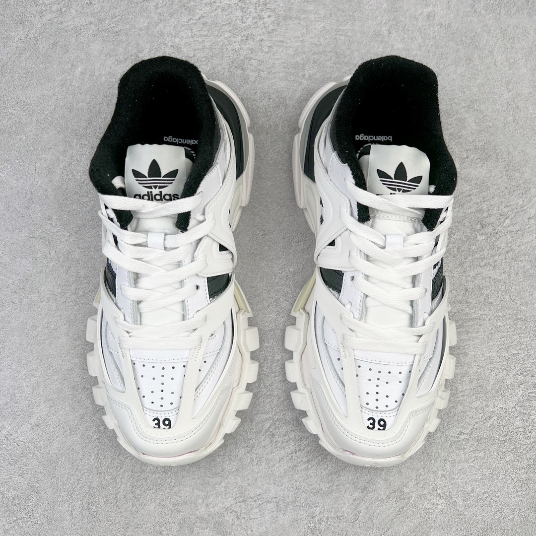 图片[2]-💰400 ＃VG零售版 Adidas x BALENCIAGA Track 阿迪达斯巴黎世家联名复古老爹鞋 全套原纸板楦头开发 最原汁原味的灵魂版型 全鞋荧光划线卡点 胶水把控整洁度追求极致完美 每一双都是工艺品 多重QC质检 超越公司货的品控标准 实实在在的免检产品 原盒原配 正确字体电绣 粗细、位置、大小正确 侧边TPU 透气孔匹配意产原版 正确气垫分离大底 TPU软底 原版一致大底LOGO 立体感十足 原厂皮料水洗做旧 采购原厂网纱 该款鞋采用网眼布和尼龙制成 不含皮革 鞋舌饰有Track.2橡胶品牌标识 外侧饰有橡胶品牌标识 泡沫后帮压印品牌标识 外底正面压印BB标识 由176块饰片拼接而成的铰接式鞋面 侧面配金属质感网眼布 内面配有额外金属光泽饰件 包含1副鞋带和1副备用鞋带 后帮配有拉环鞋提 动态鞋底设计 为双脚带来后续的助力  正常尺码 Size：35 36 37 38 39 40 41 42 43 44 45 46 编码：by4936070-运动鞋