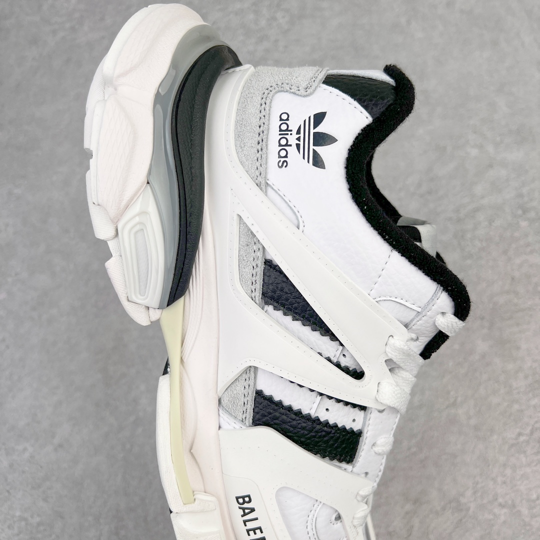 图片[6]-💰400 ＃VG零售版 Adidas x BALENCIAGA Track 阿迪达斯巴黎世家联名复古老爹鞋 全套原纸板楦头开发 最原汁原味的灵魂版型 全鞋荧光划线卡点 胶水把控整洁度追求极致完美 每一双都是工艺品 多重QC质检 超越公司货的品控标准 实实在在的免检产品 原盒原配 正确字体电绣 粗细、位置、大小正确 侧边TPU 透气孔匹配意产原版 正确气垫分离大底 TPU软底 原版一致大底LOGO 立体感十足 原厂皮料水洗做旧 采购原厂网纱 该款鞋采用网眼布和尼龙制成 不含皮革 鞋舌饰有Track.2橡胶品牌标识 外侧饰有橡胶品牌标识 泡沫后帮压印品牌标识 外底正面压印BB标识 由176块饰片拼接而成的铰接式鞋面 侧面配金属质感网眼布 内面配有额外金属光泽饰件 包含1副鞋带和1副备用鞋带 后帮配有拉环鞋提 动态鞋底设计 为双脚带来后续的助力  正常尺码 Size：35 36 37 38 39 40 41 42 43 44 45 46 编码：by4936070-运动鞋