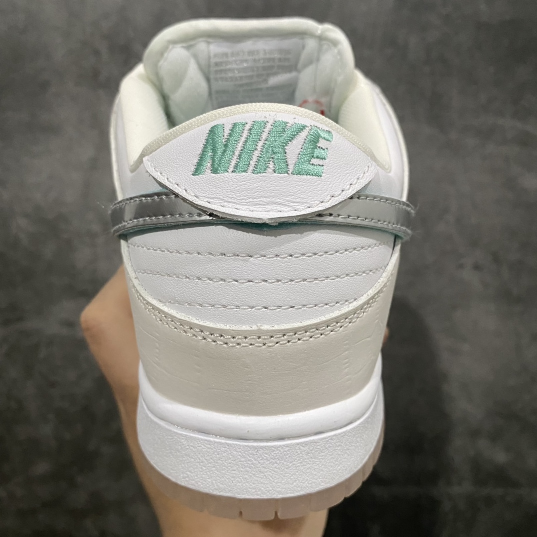 图片[4]-Z版Diamond x Nike SB Dunk Low White Diamond街头滑板品牌Diamond Supply Co合作款 白钻石 休闲板鞋n 货号：BV1310 100nn#独家原版原盒 原底原料 开模打造n#原厂织唛鞋标 高精密准度n#原楦原纸板开发 匹配原版98%以上n#后跟垫棉独家呈现 反口里弧度正确n#原厂鞋垫 背胶 后跟电绣针数 与正品一致n#原厂头层皮料 原厂车缝线 质感无敌#皮料切割干净 无任何毛边 清洁度细节完美nnSIZE： 36 36.5 37.5 38 38.5 39 40 40.5 41 42 42.5 43 44 44.5 45 46 47.5-莆田鞋批发中心