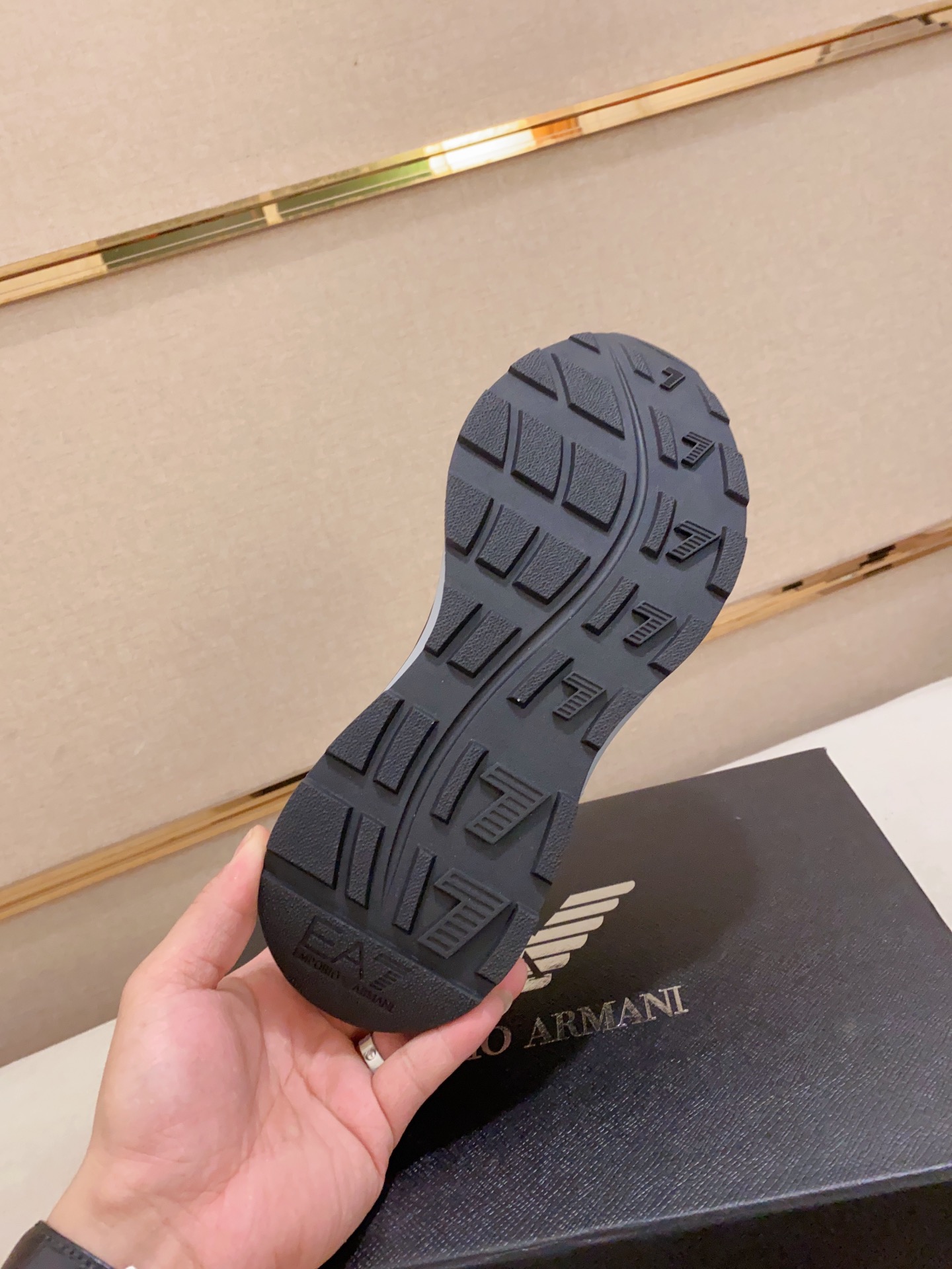 Precio de fábrica: 270Armani (Armani) sitio web sincronizado con los últimos modelos de la parte sup