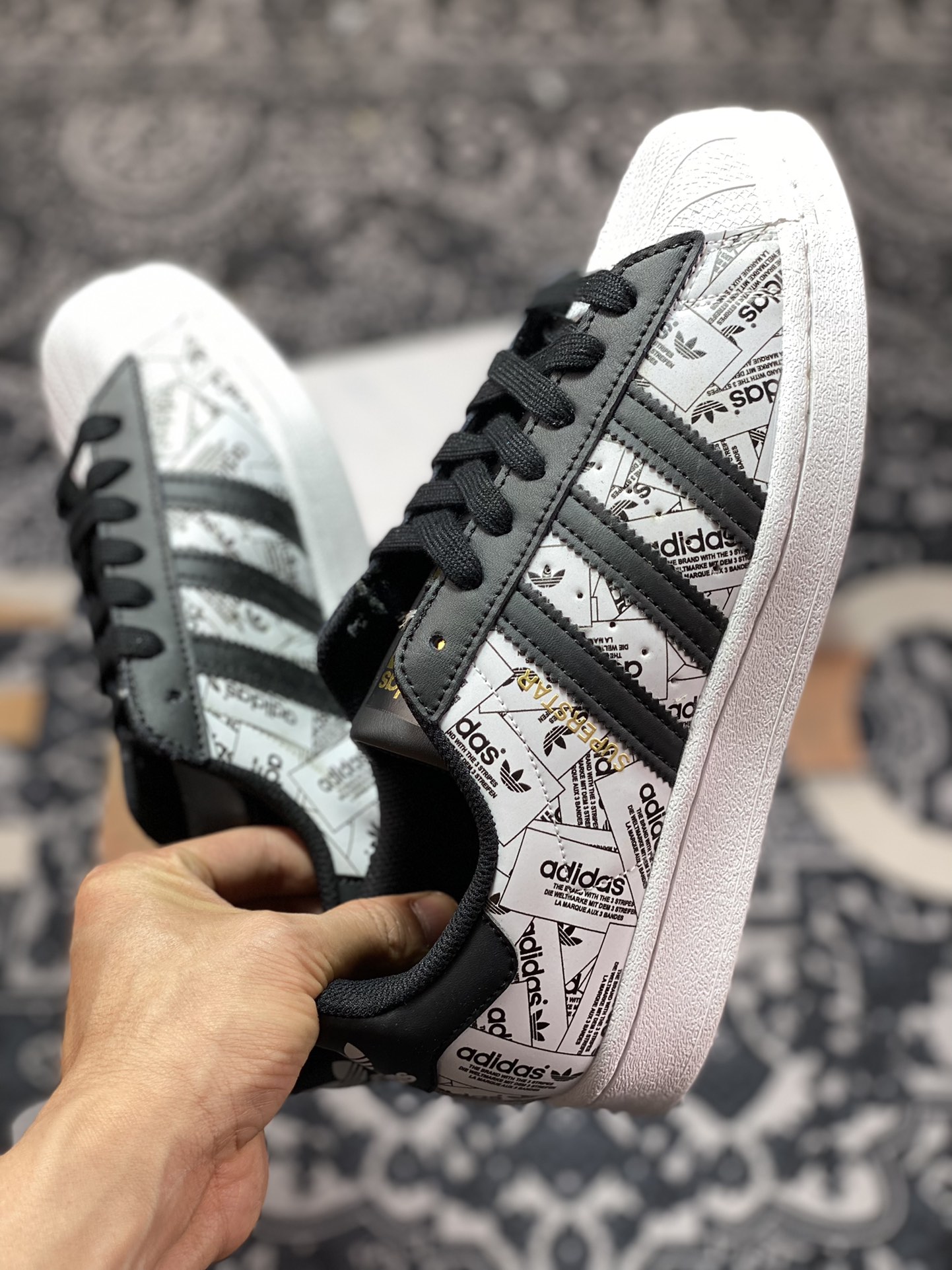 adidas Originals Superstars All Over Print ”Reflective Labels” Shell Toe FV2819