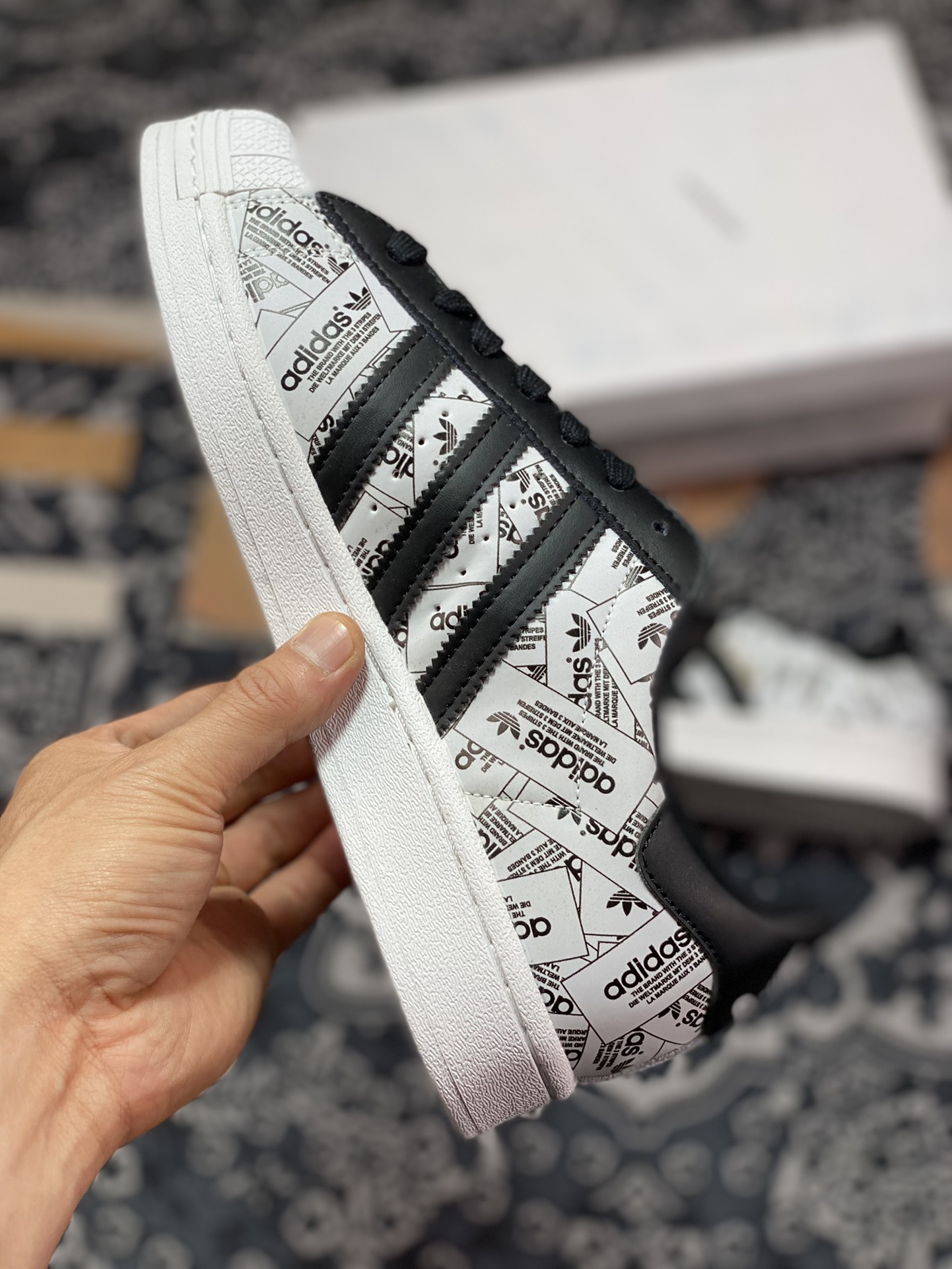 adidas Originals Superstars All Over Print ”Reflective Labels” Shell Toe FV2819