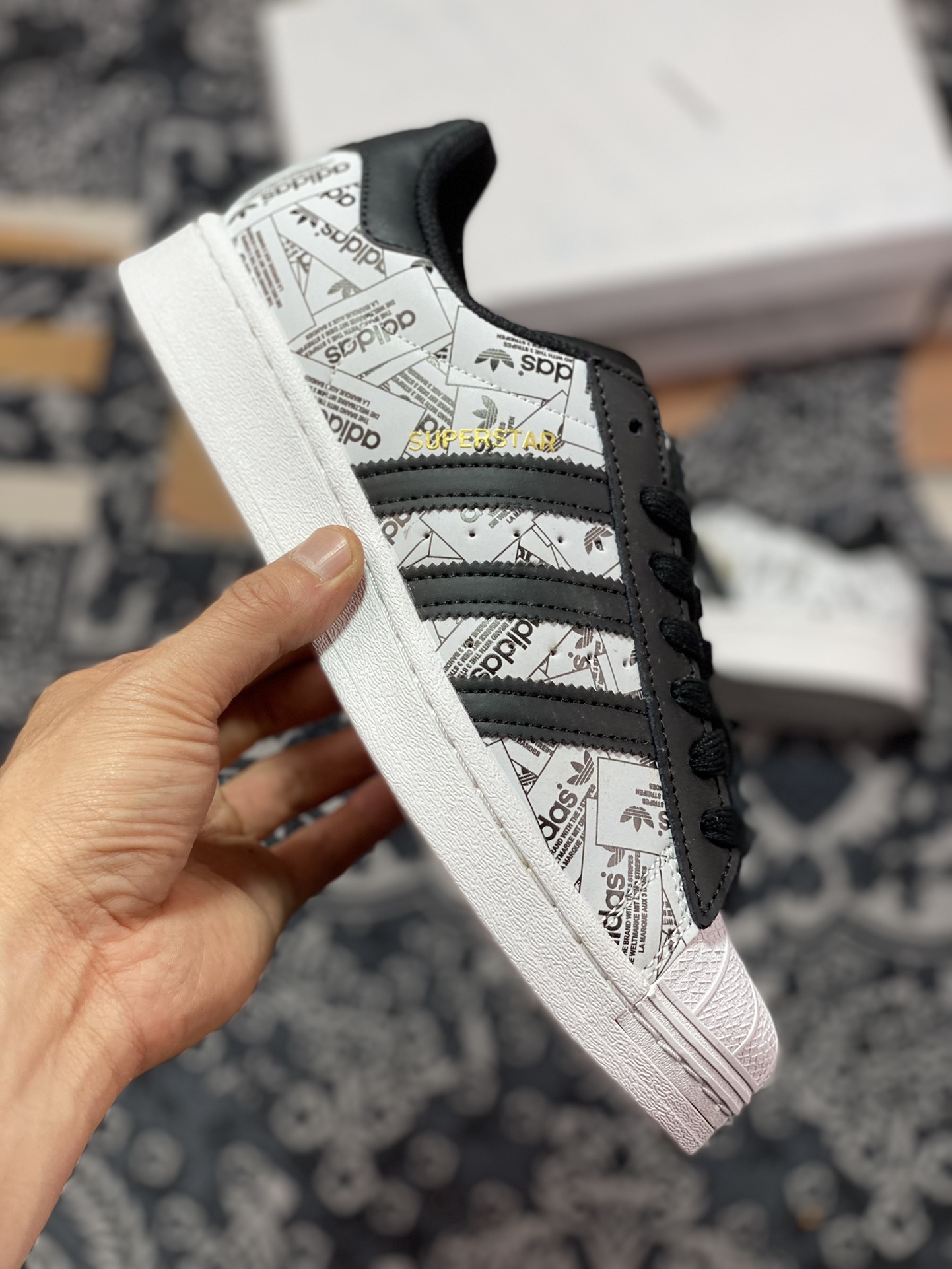 adidas Originals Superstars All Over Print ”Reflective Labels” Shell Toe FV2819