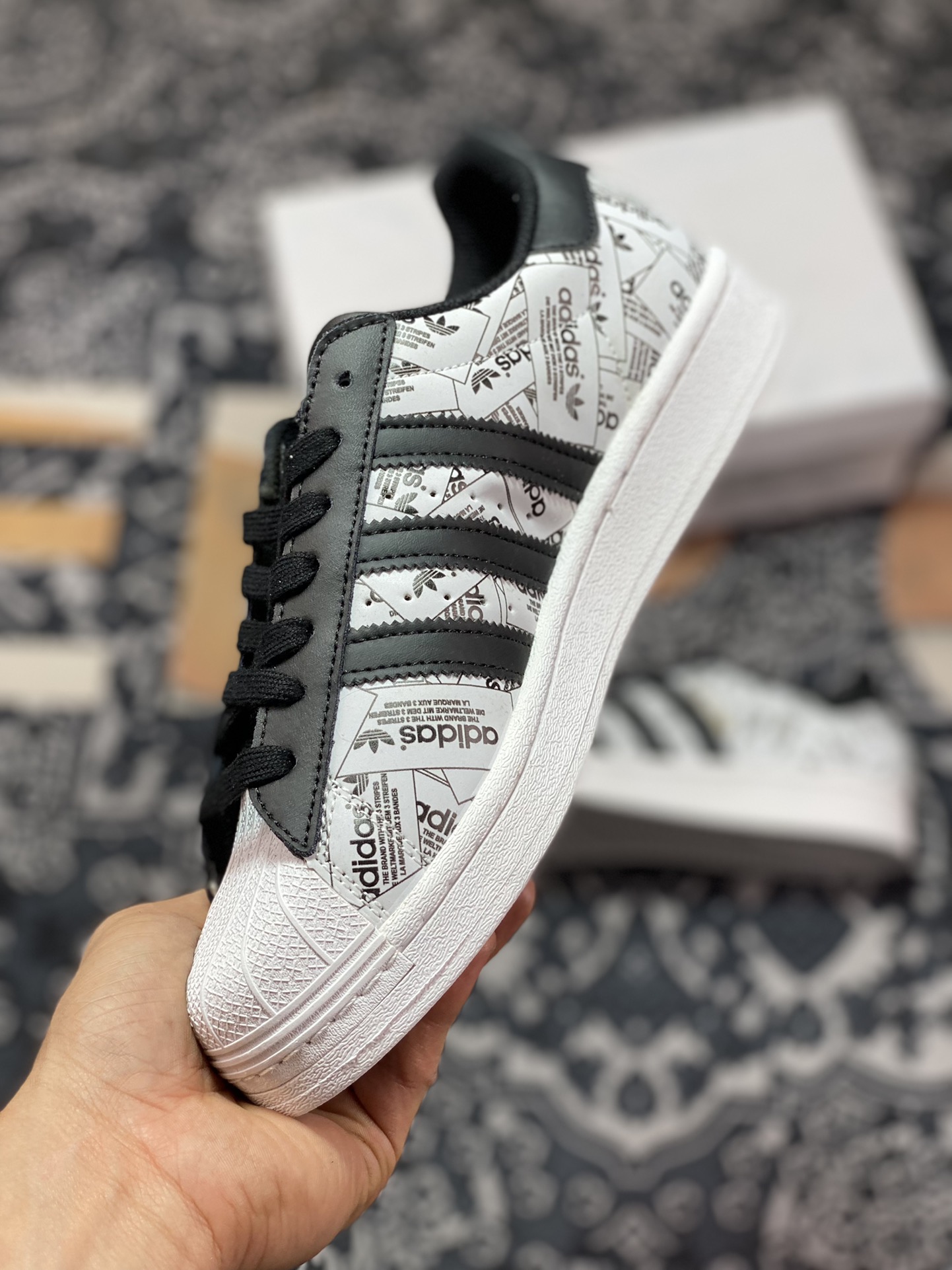 adidas Originals Superstars All Over Print ”Reflective Labels” Shell Toe FV2819