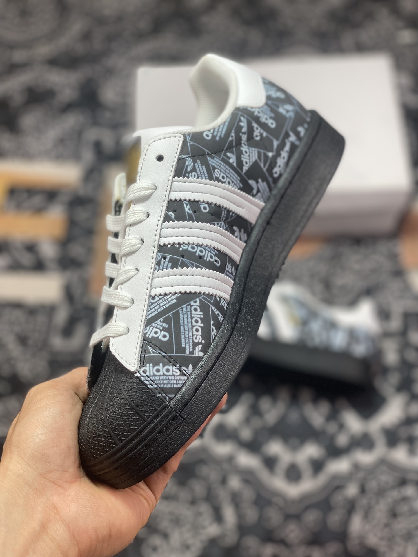 Originals Superstars All Over Print ”Reflective Labels” shell toe sneakers ”black and white gold text reflective brand label” FV2820