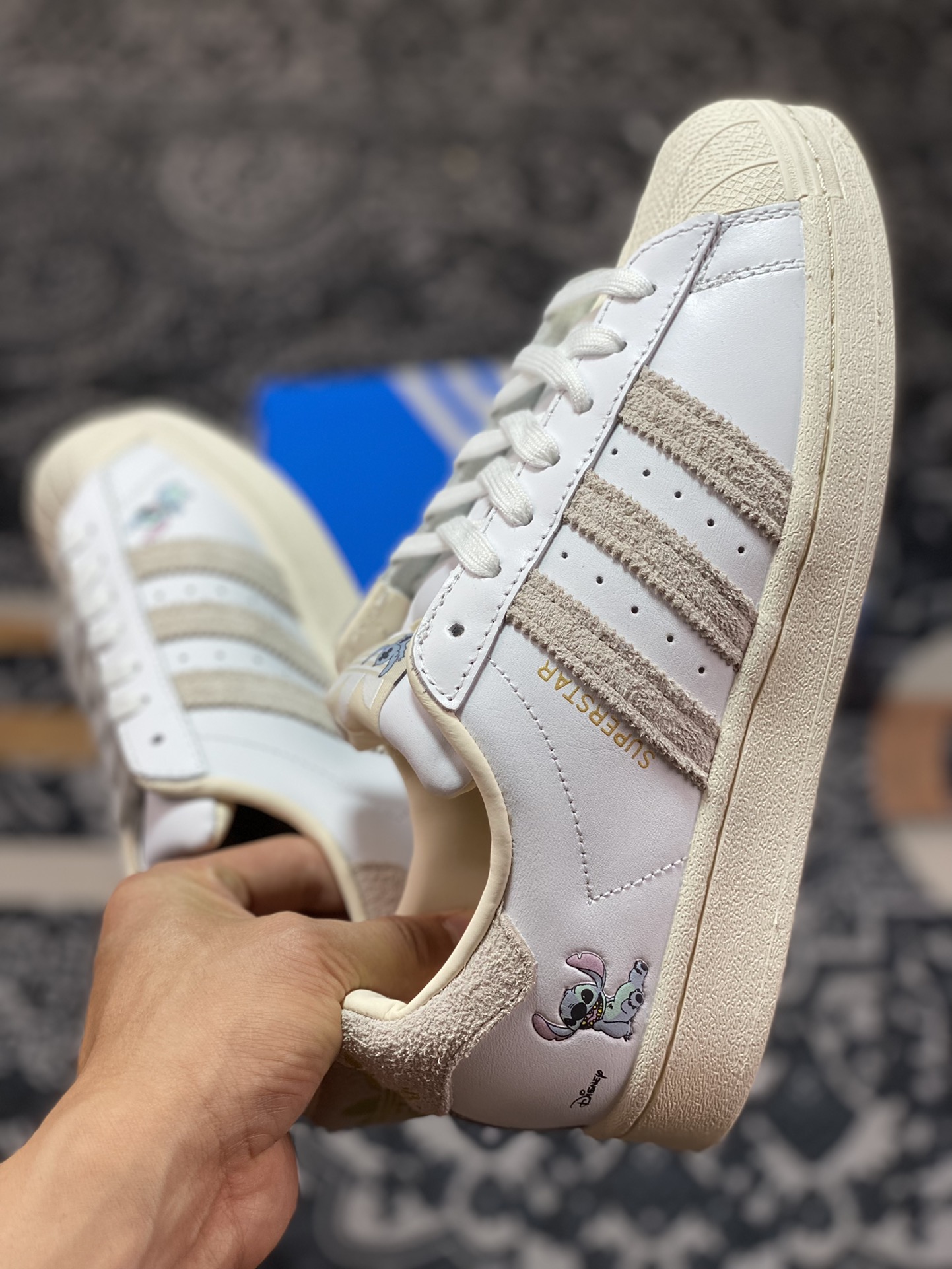 Adidas Originals Superstar Classic Shell Toe Low-Top Sneakers ”Leather White Sand Grey Stitch” HQ6356