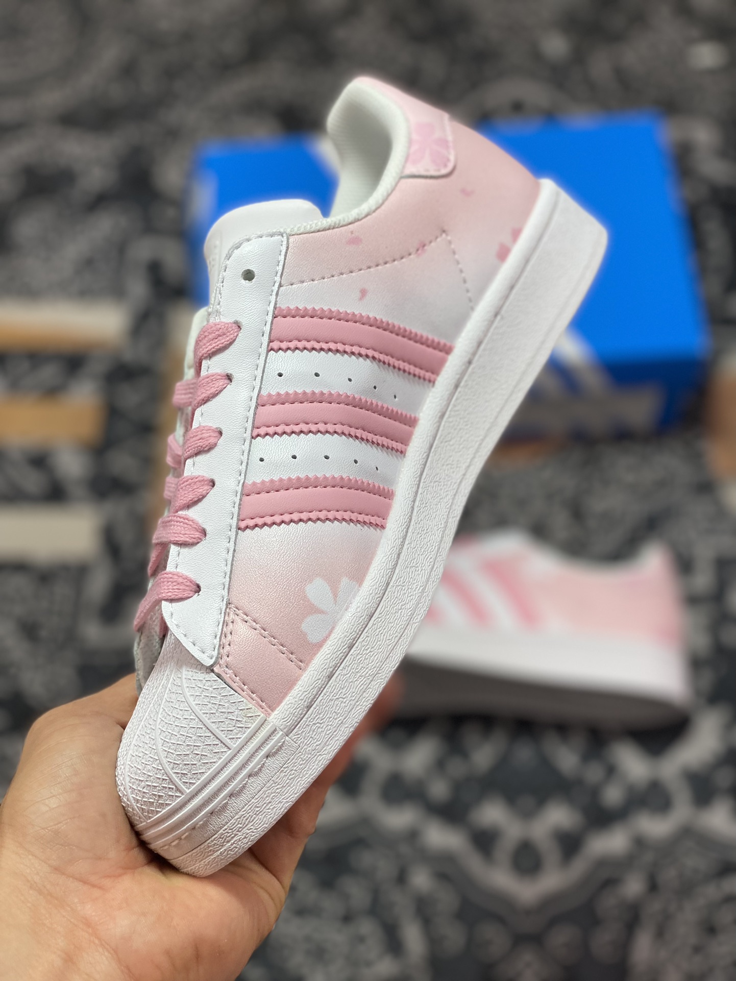 Originals Superstar Classic Shell Toe Series Low-Top Sneakers ”Leather White Gradient Pink Sakura Petals” EG4960