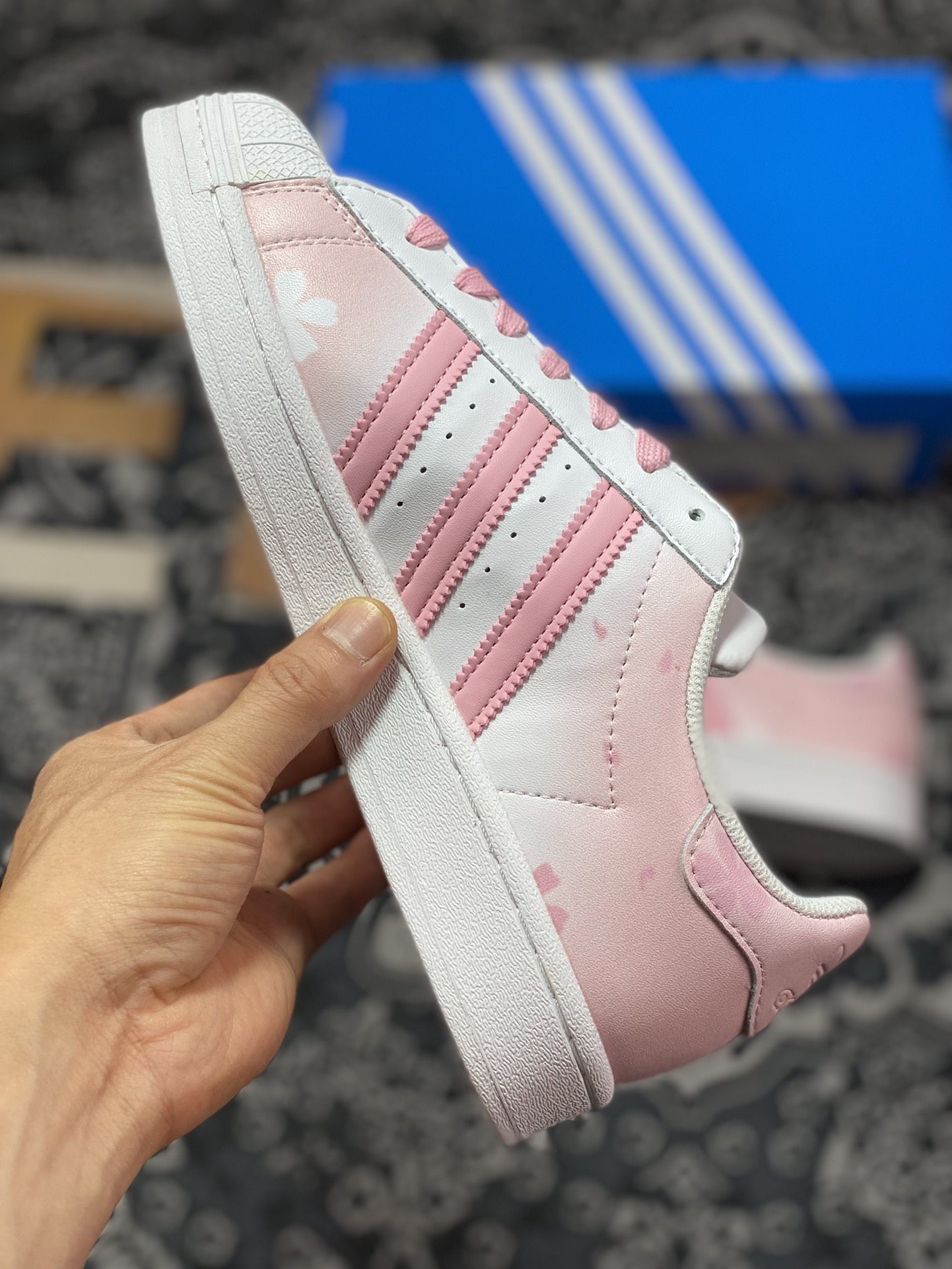 Originals Superstar Classic Shell Toe Series Low-Top Sneakers ”Leather White Gradient Pink Sakura Petals” EG4960