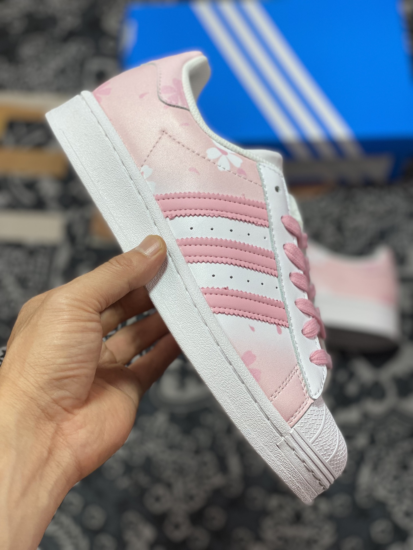 Originals Superstar Classic Shell Toe Series Low-Top Sneakers ”Leather White Gradient Pink Sakura Petals” EG4960