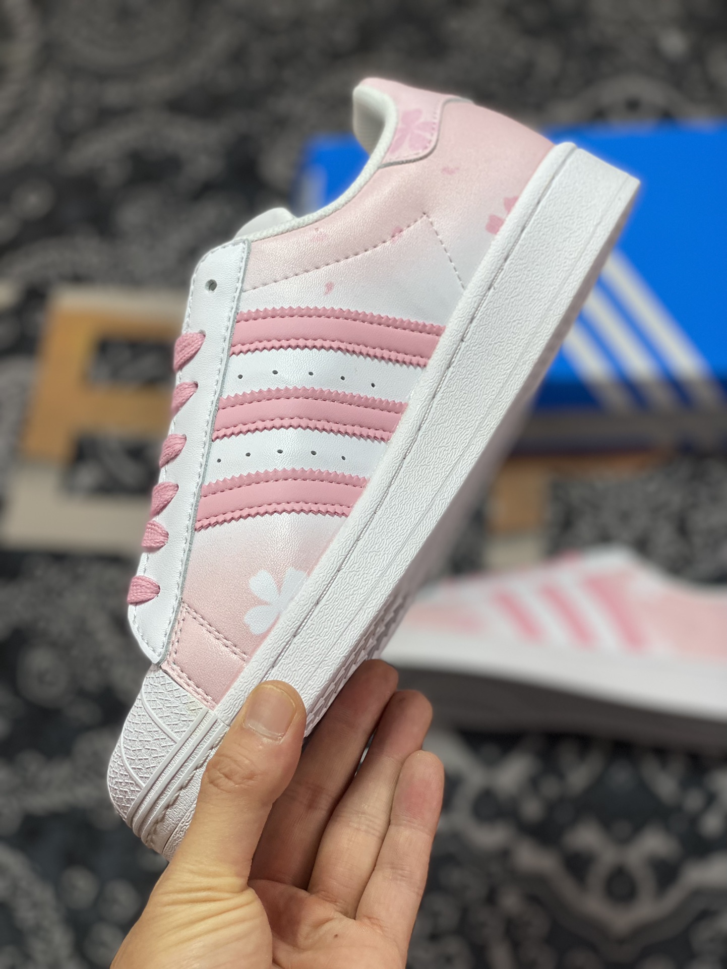 Originals Superstar Classic Shell Toe Series Low-Top Sneakers ”Leather White Gradient Pink Sakura Petals” EG4960