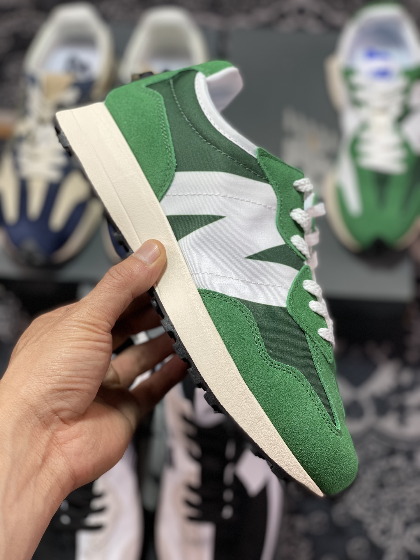 New Balance MS327 series low-top retro casual sports jogging shoes ”Yin Yang Mandarin Duck Campus Green and White” MS327LG1