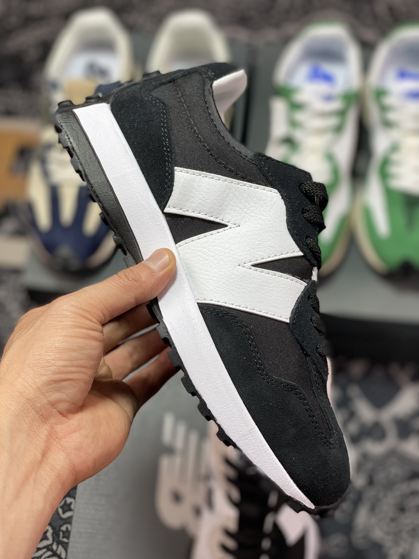 150 New Balance MS327系列复古休闲运动慢跑鞋“太极阴阳黑白熊猫”MS327BW1