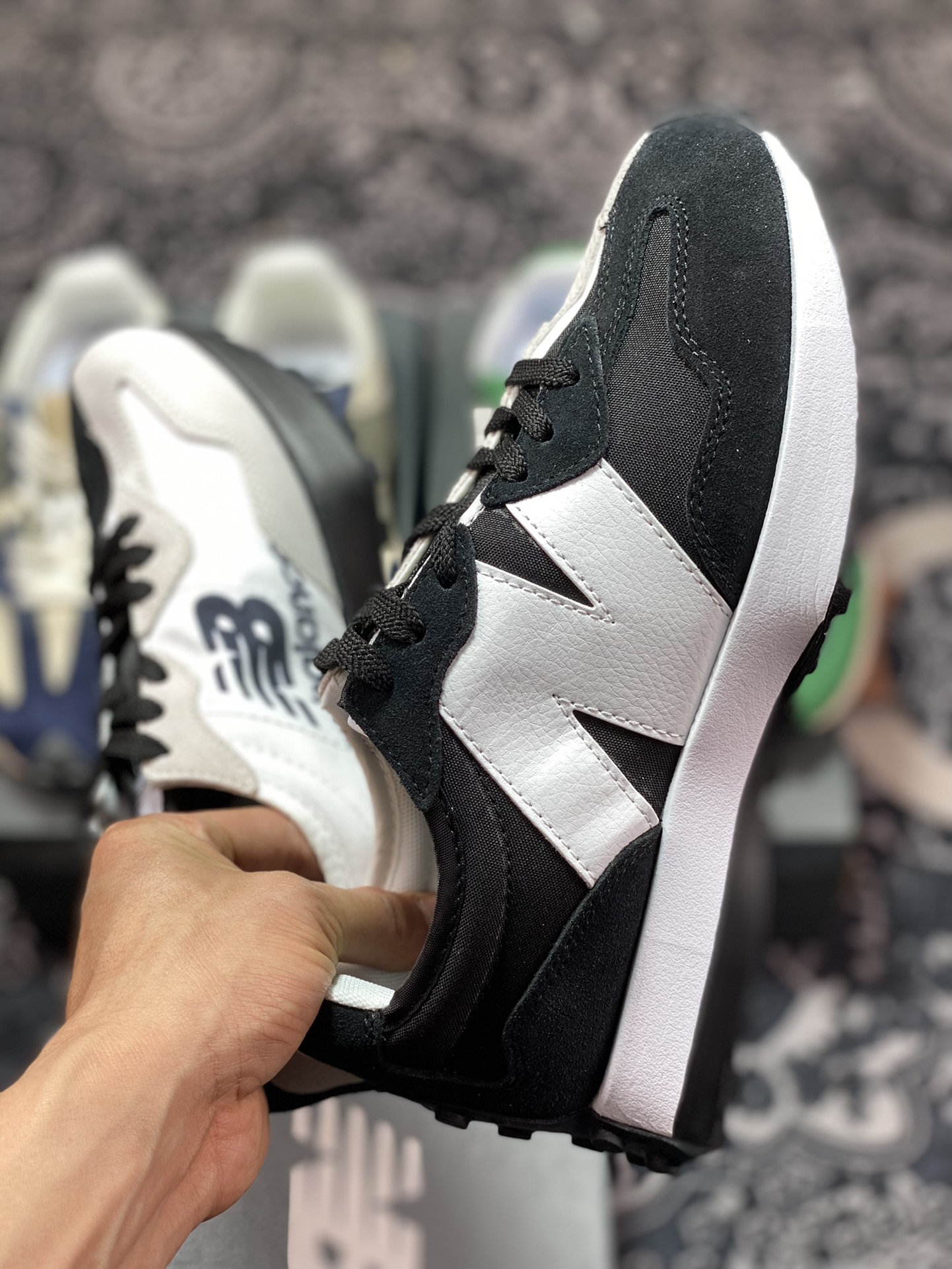 150 New Balance MS327系列复古休闲运动慢跑鞋“太极阴阳黑白熊猫”MS327BW1